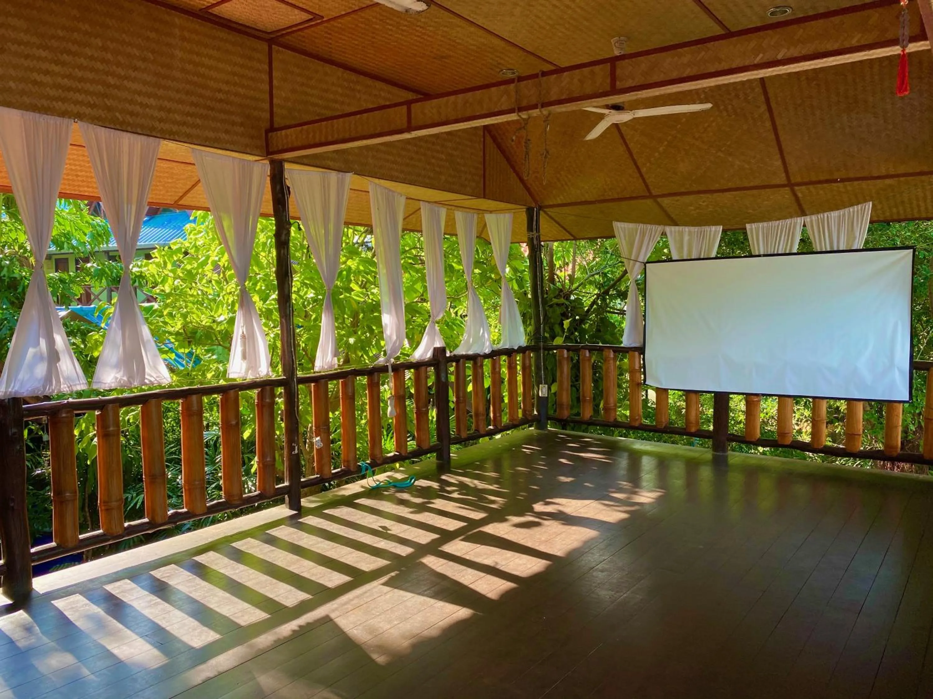 Area and facilities in Shanti Lodge Phuket