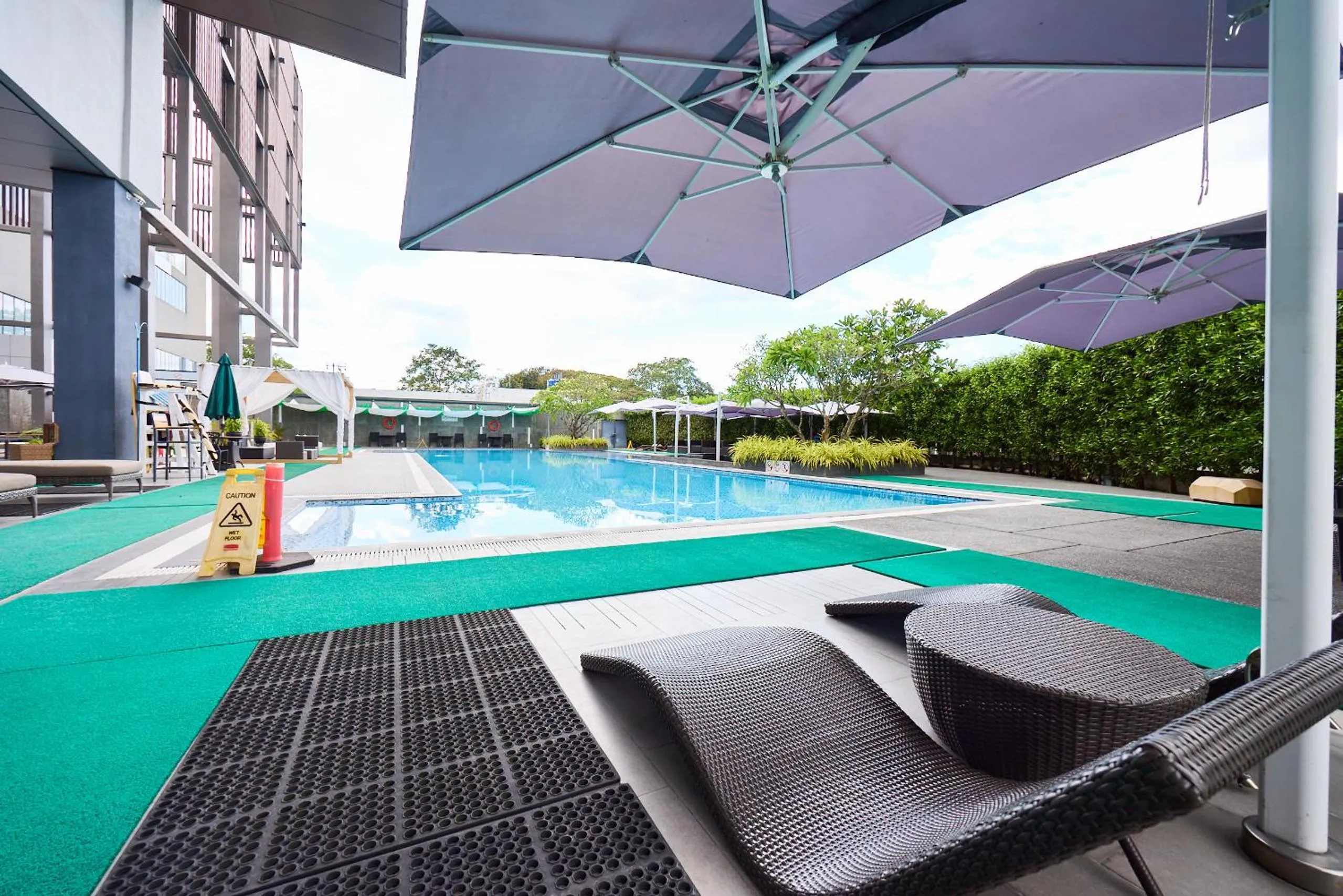 Swimming pool in Midori Clark Hotel and Casino