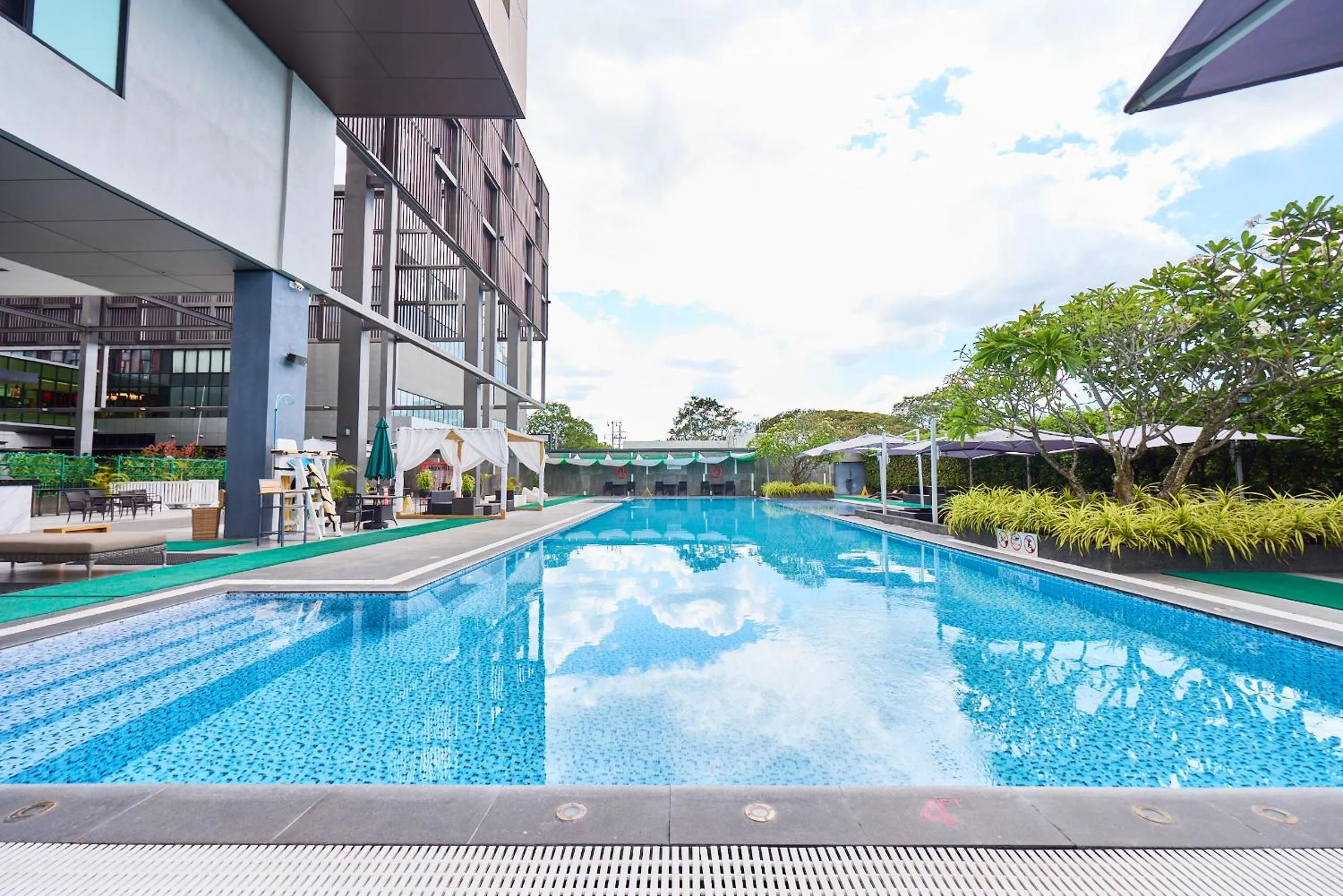 Swimming pool in Midori Clark Hotel and Casino
