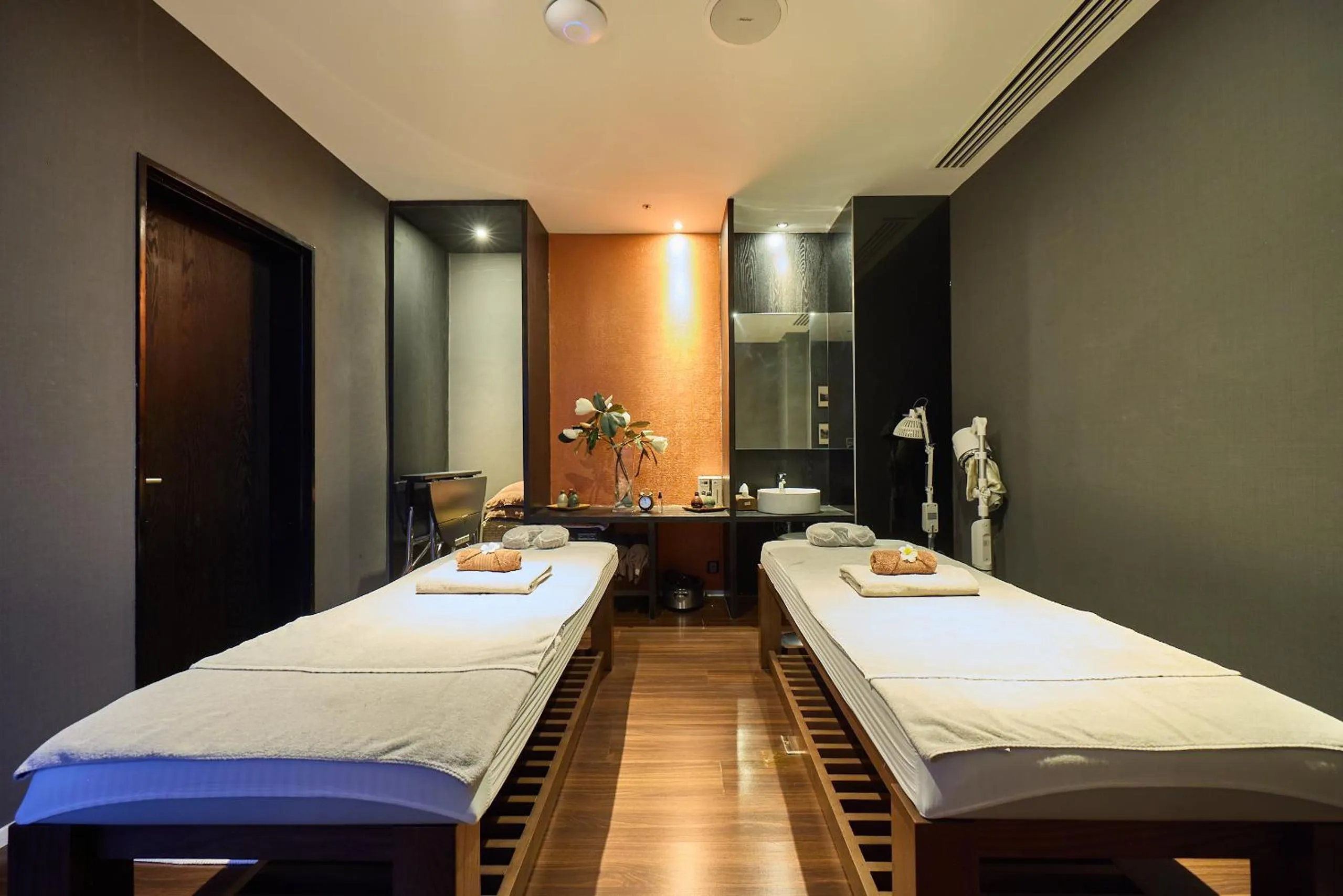 Spa and wellness centre/facilities, Bed in Midori Clark Hotel and Casino