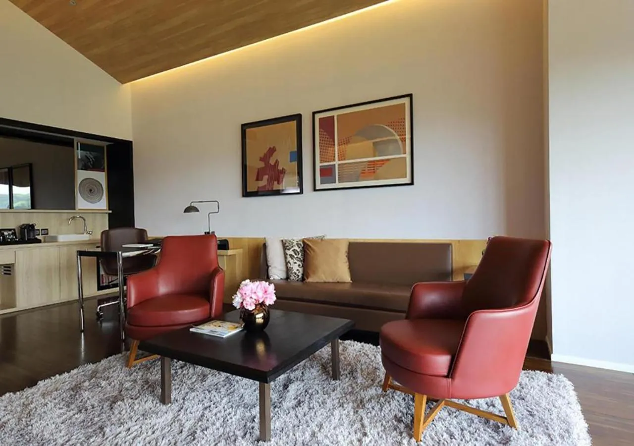 Living room in Midori Clark Hotel and Casino