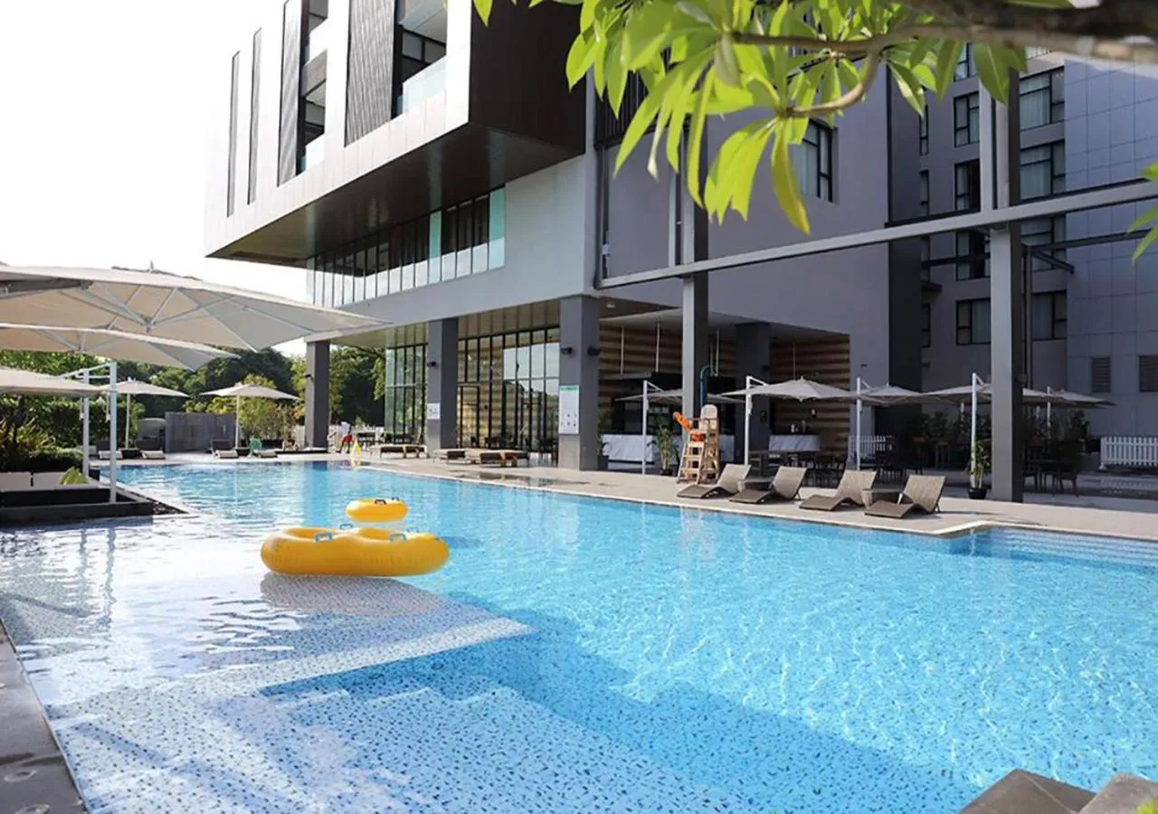 Swimming pool in Midori Clark Hotel and Casino