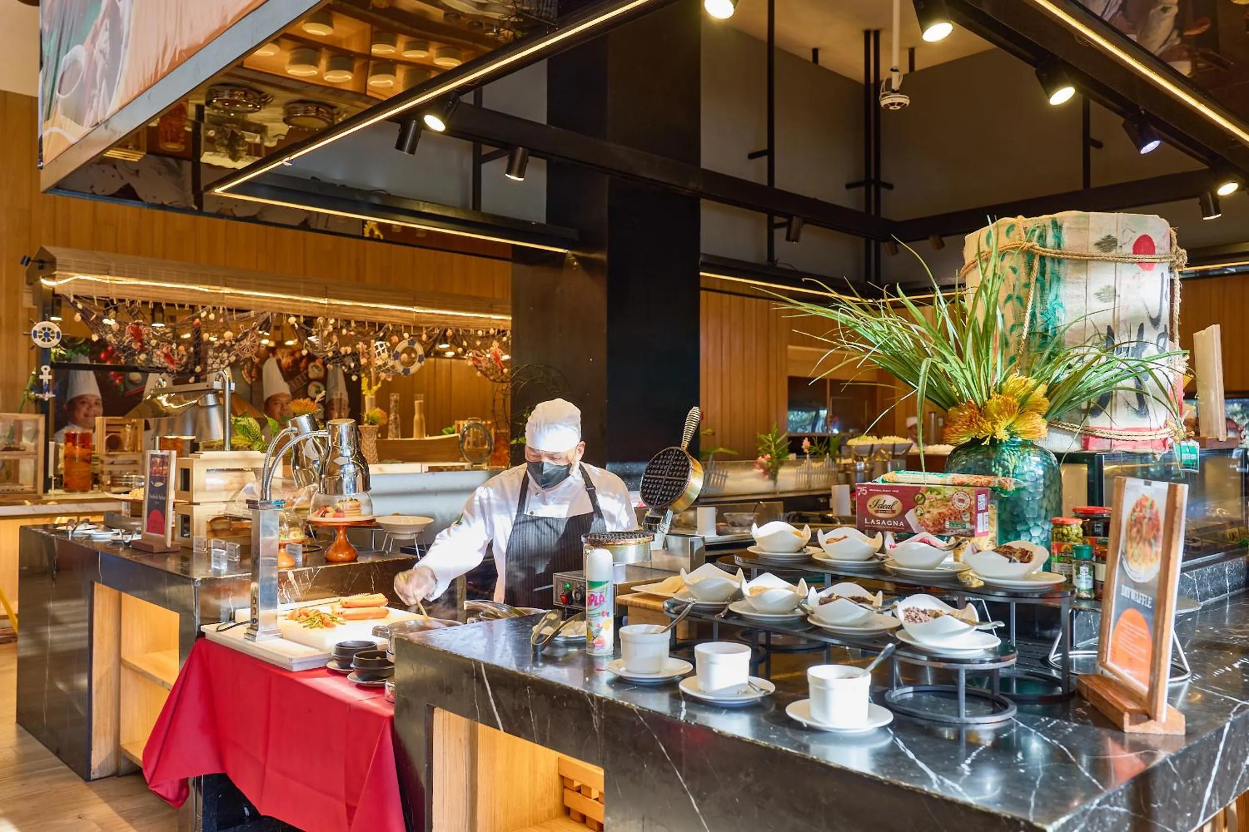 Restaurant/places to eat in Midori Clark Hotel and Casino