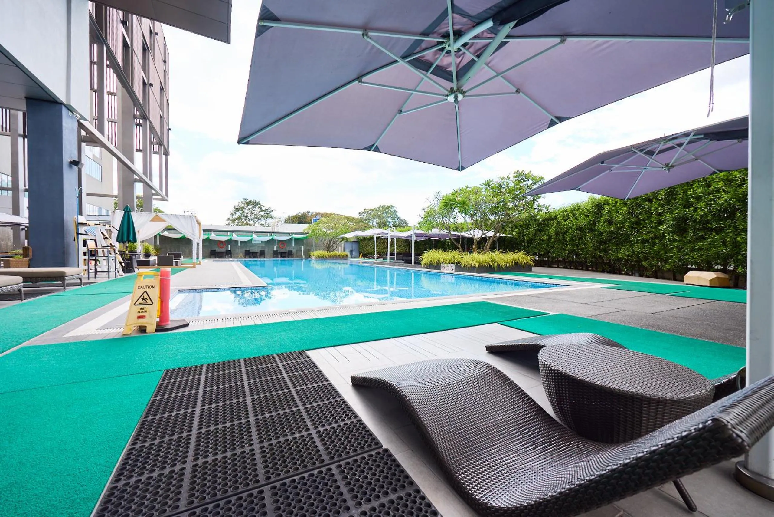 Swimming pool in Midori Clark Hotel and Casino