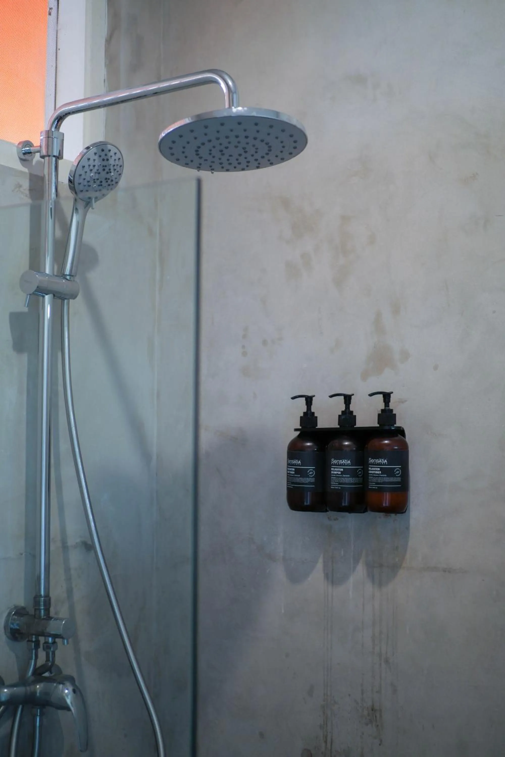 Shower in The Room Padang-Padang