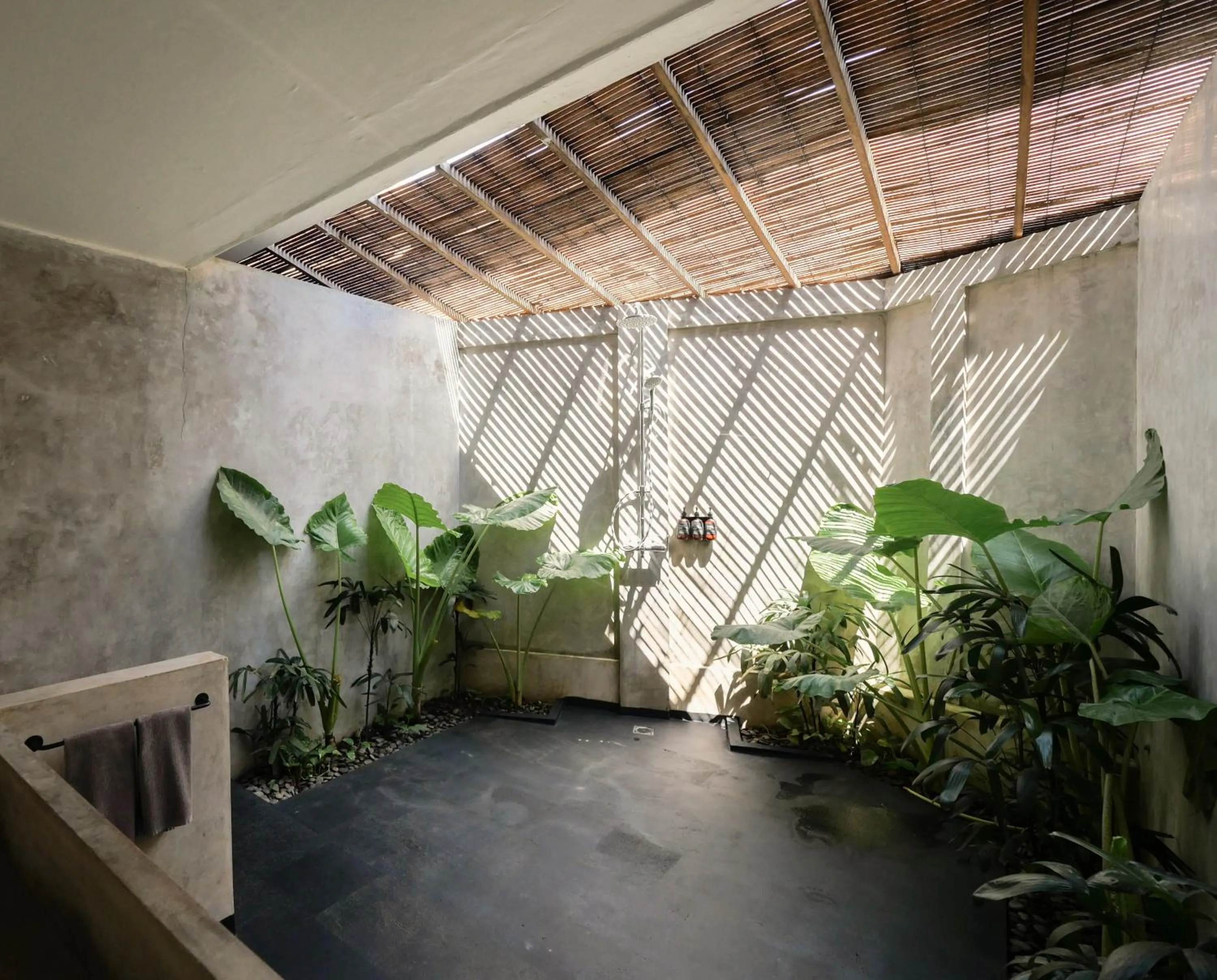 Bathroom in The Room Padang-Padang