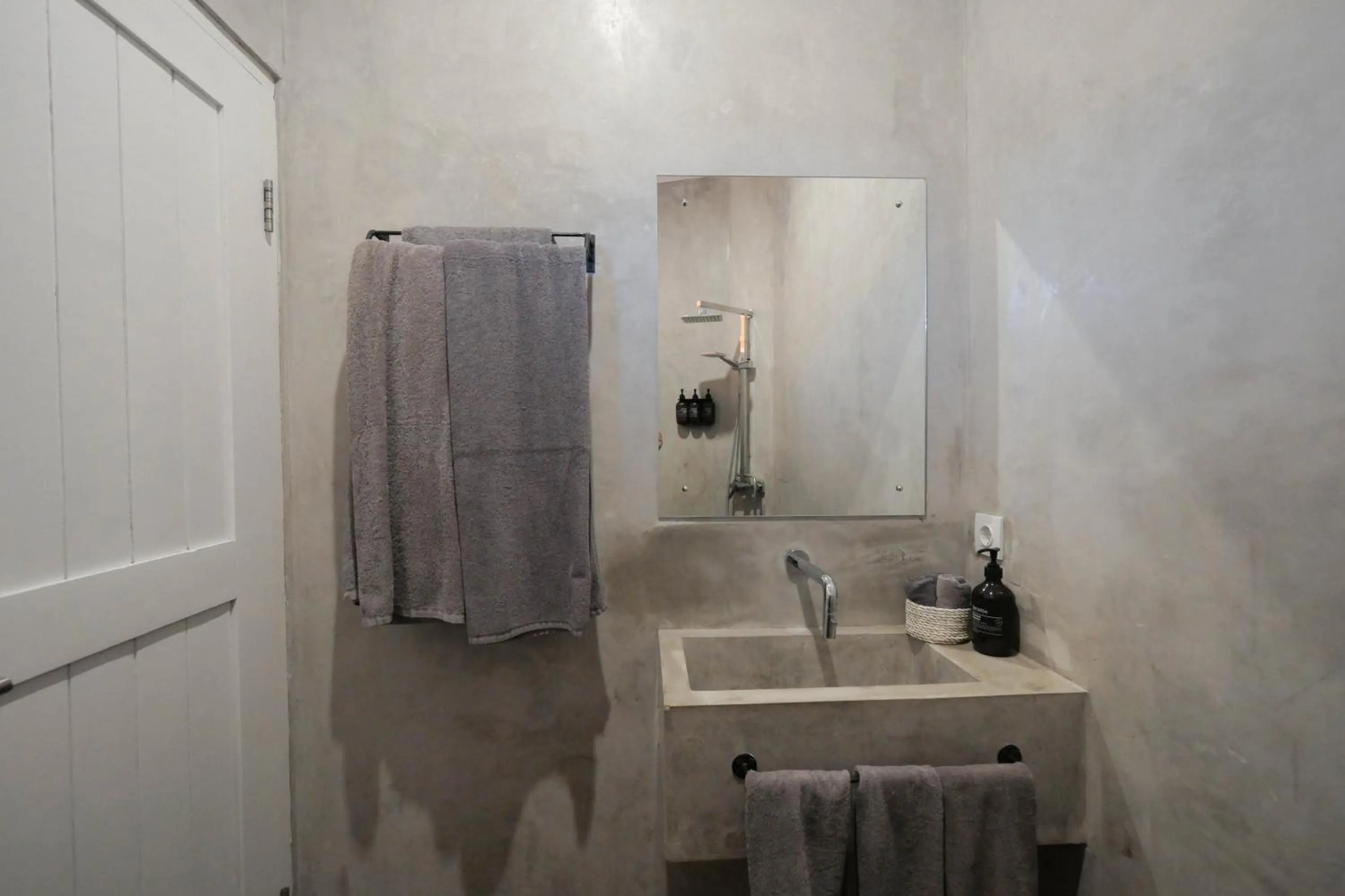 Bathroom in The Room Padang-Padang