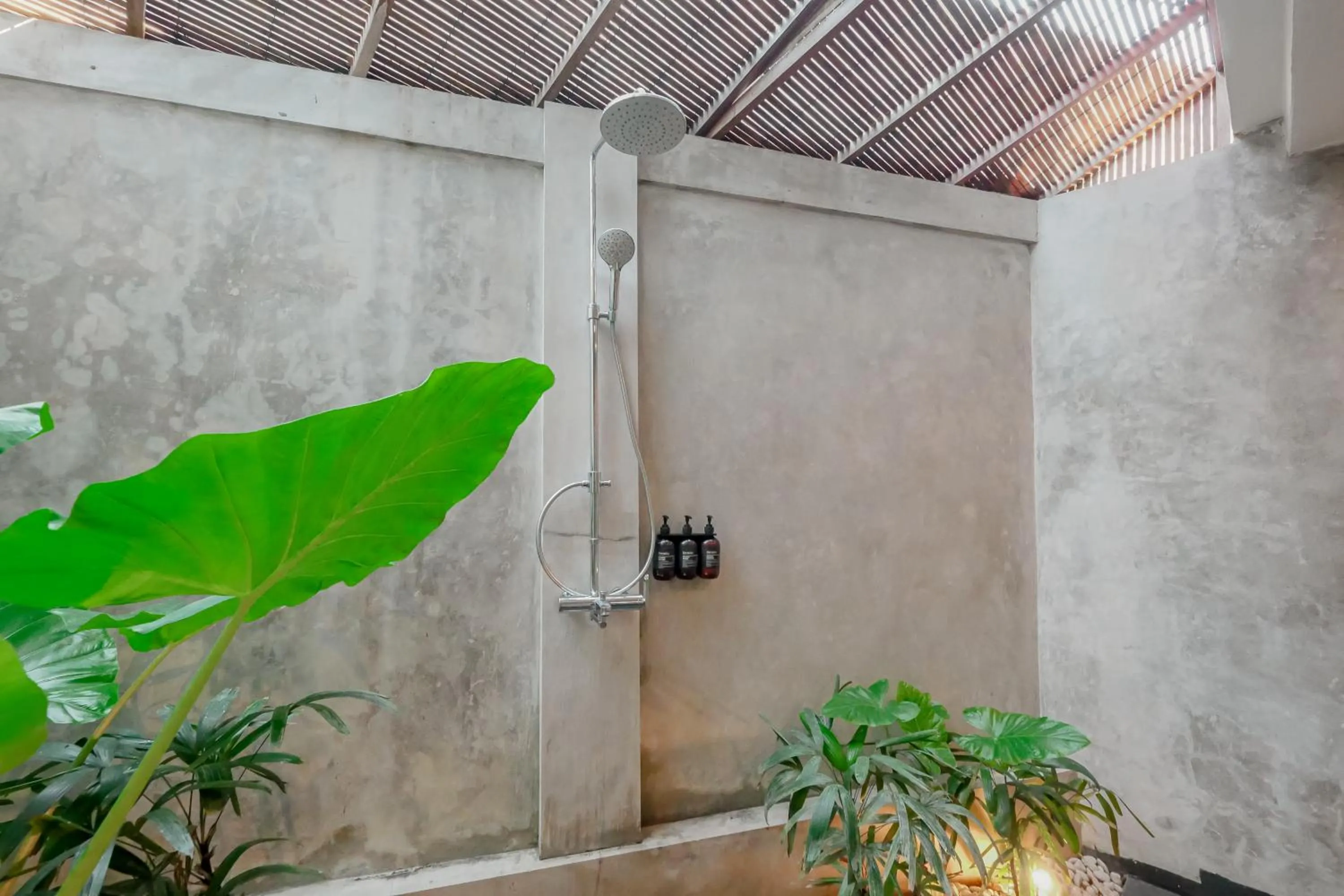 Shower in The Room Padang-Padang