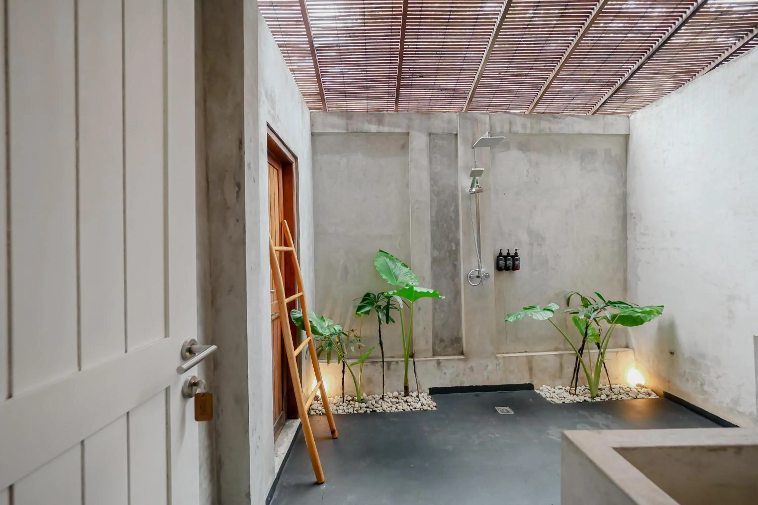 Shower in The Room Padang-Padang