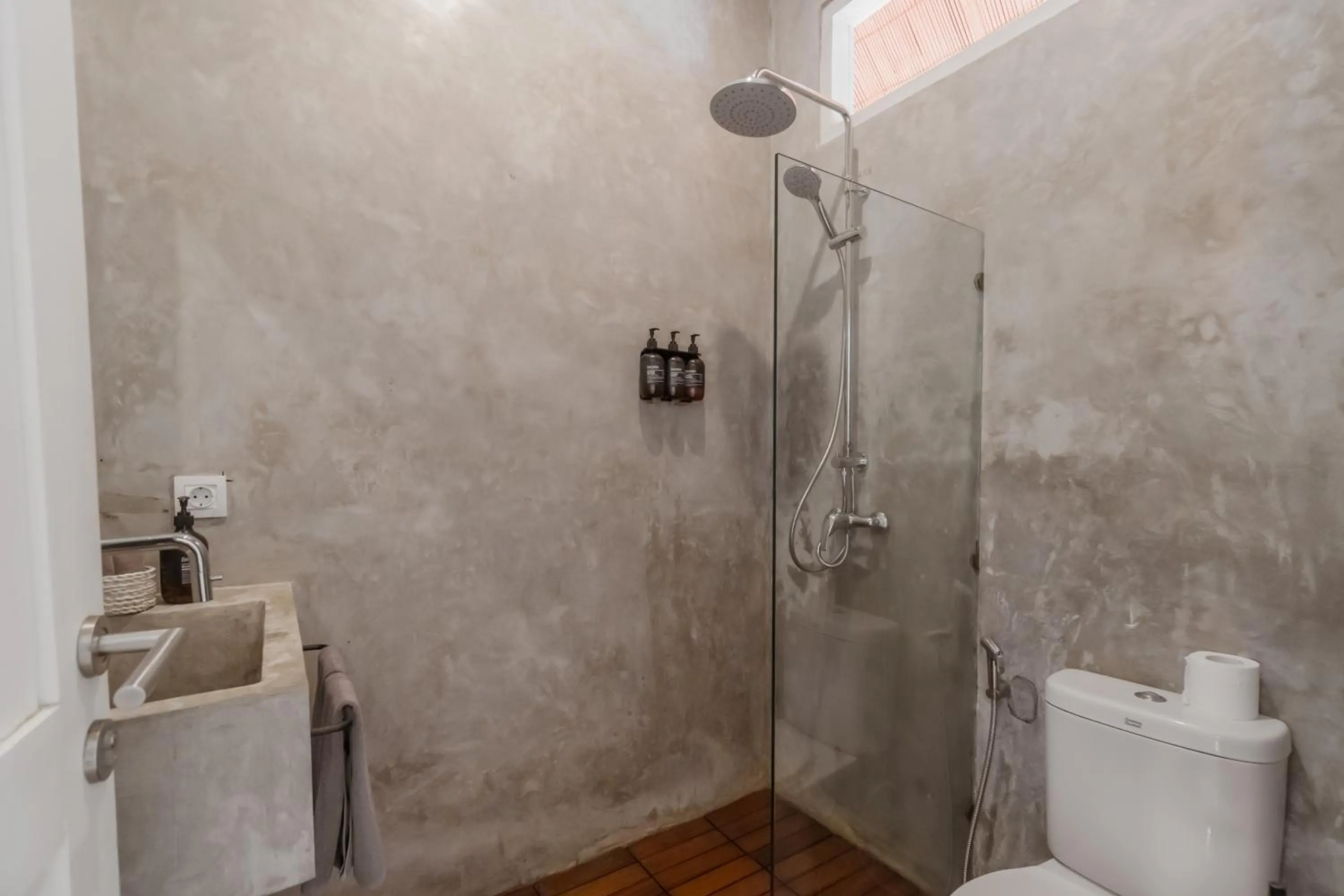 Bathroom in The Room Padang-Padang