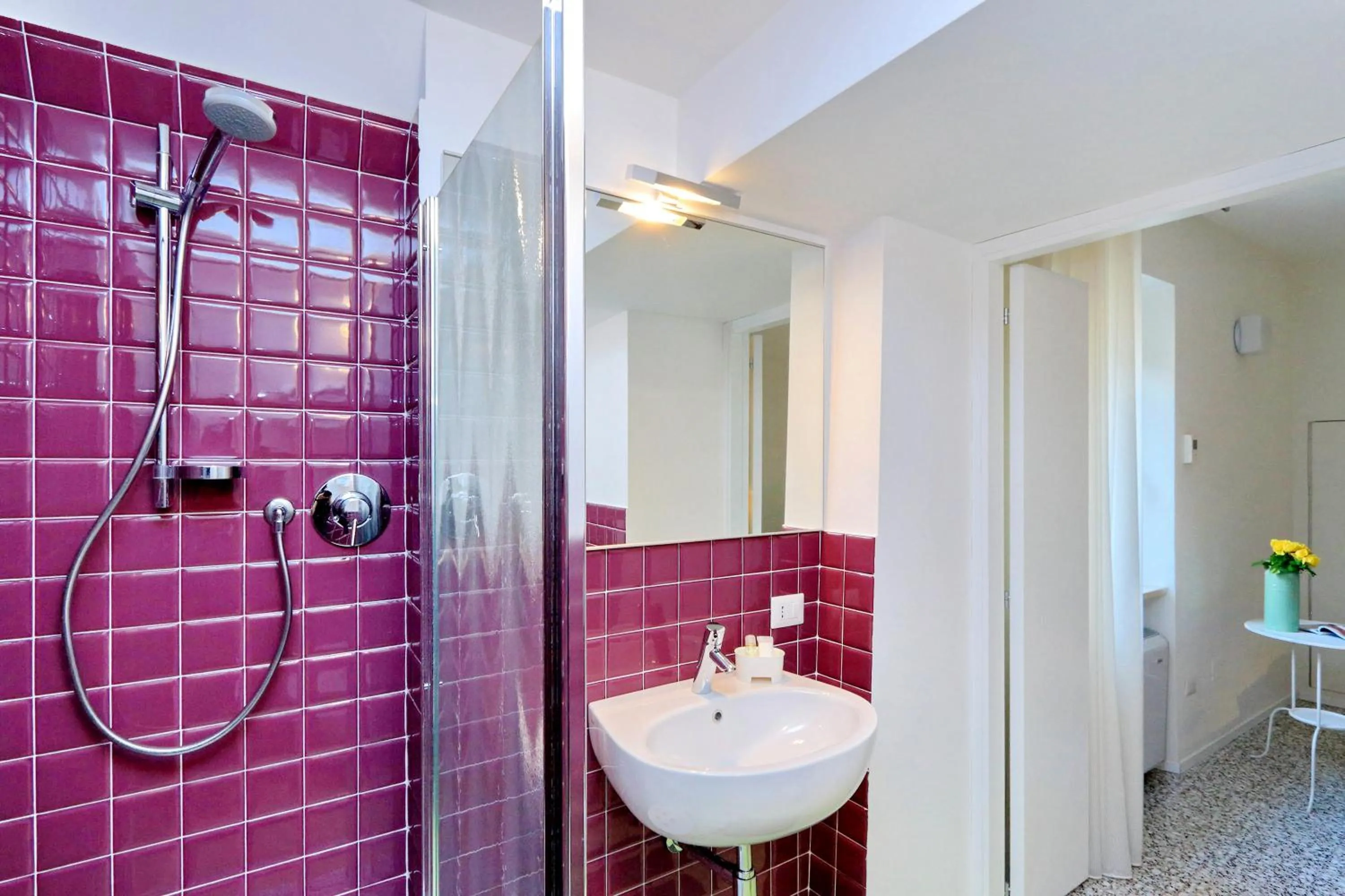 Toilet in Guest House Viaroma