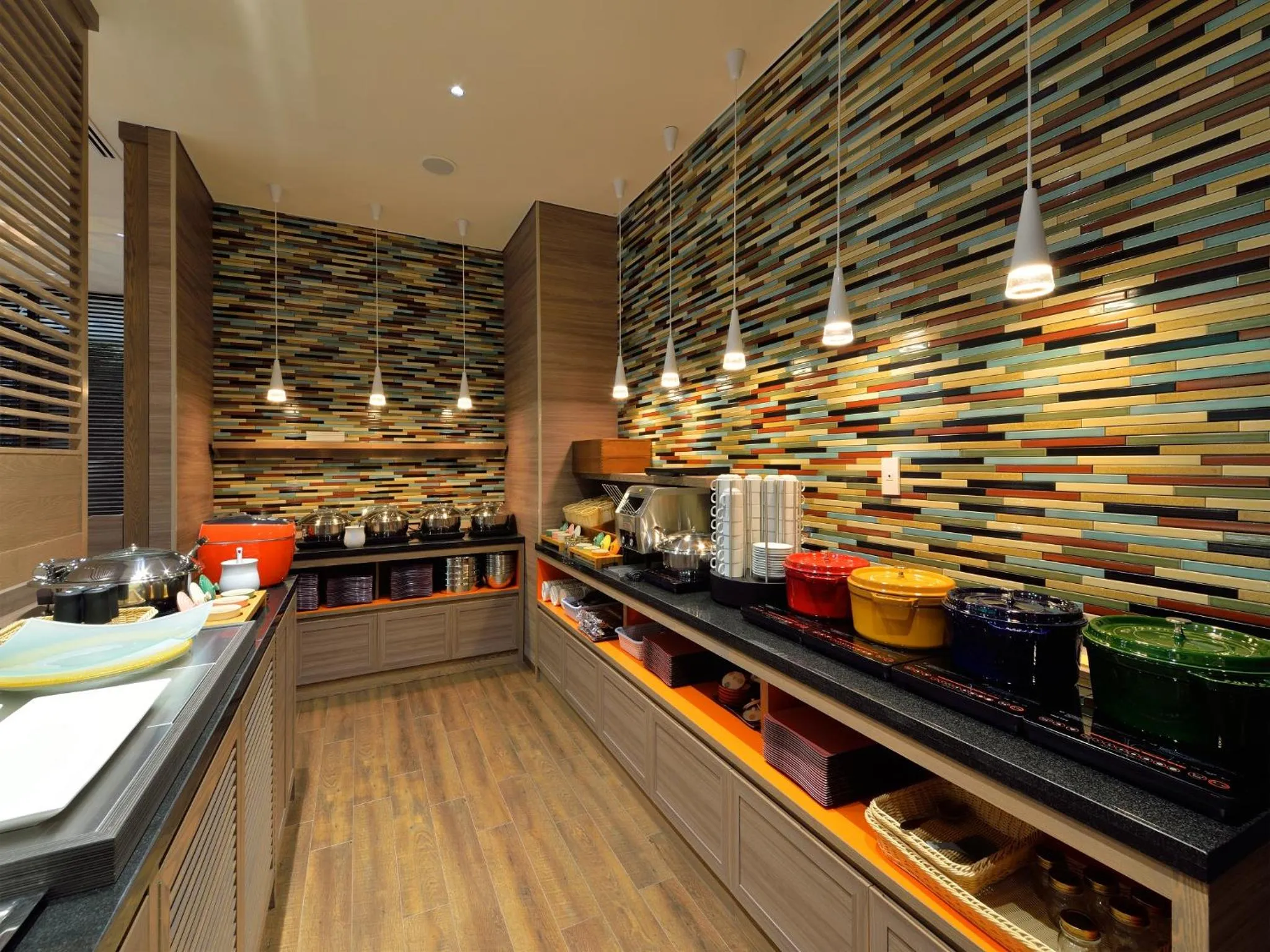 Restaurant/places to eat in Almont Hotel Naha Kenchomae