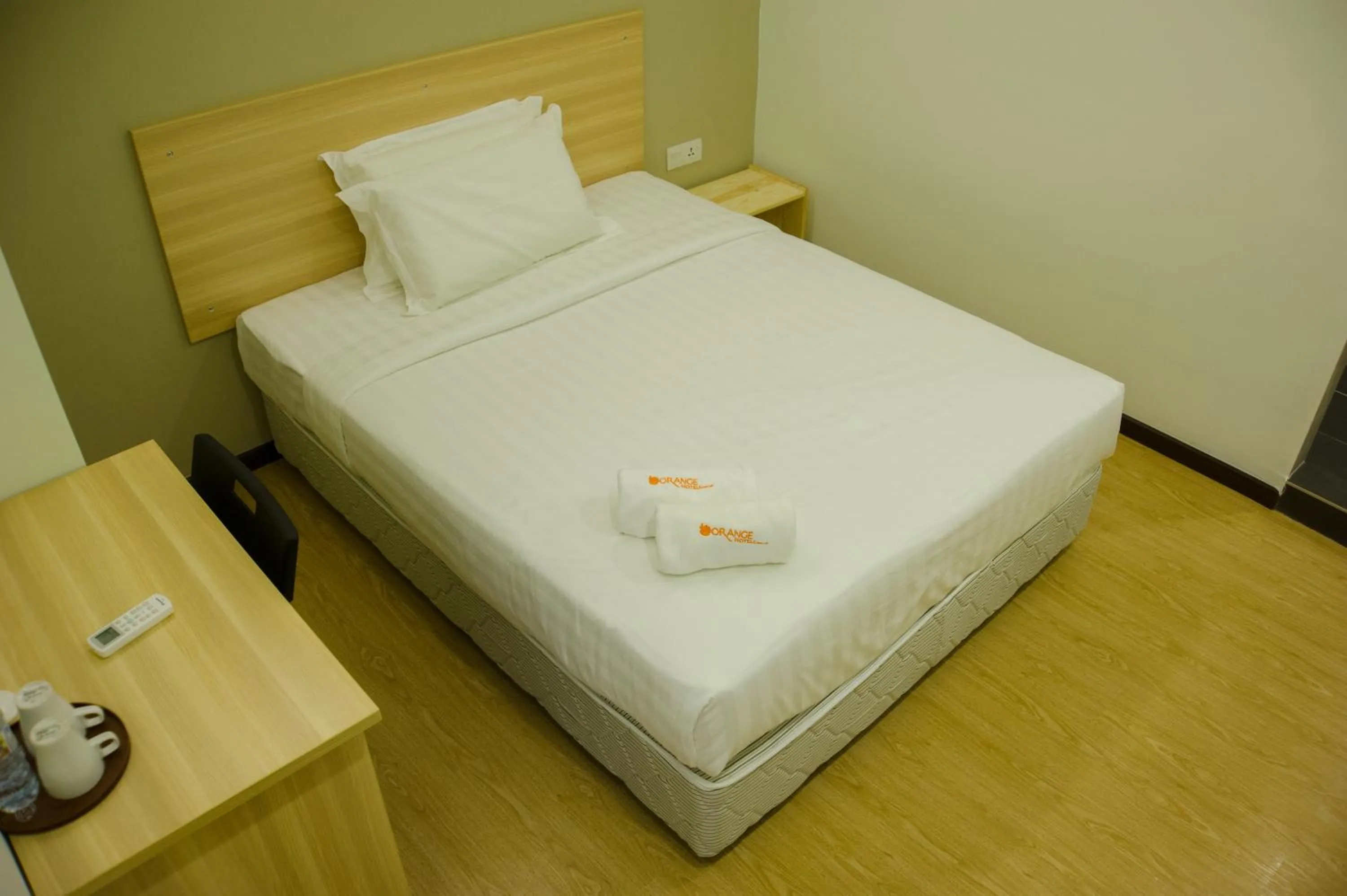 Photo of the whole room, Bed in 1 Orange Hotel Sungai Buloh