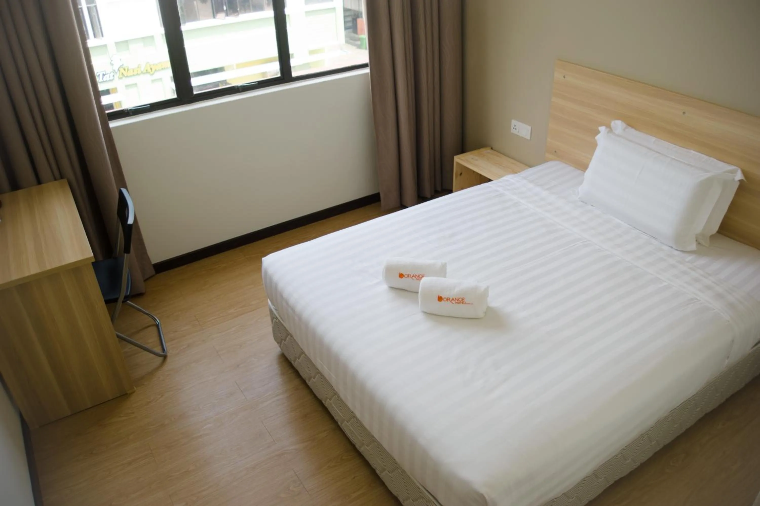 Photo of the whole room, Bed in 1 Orange Hotel Sungai Buloh