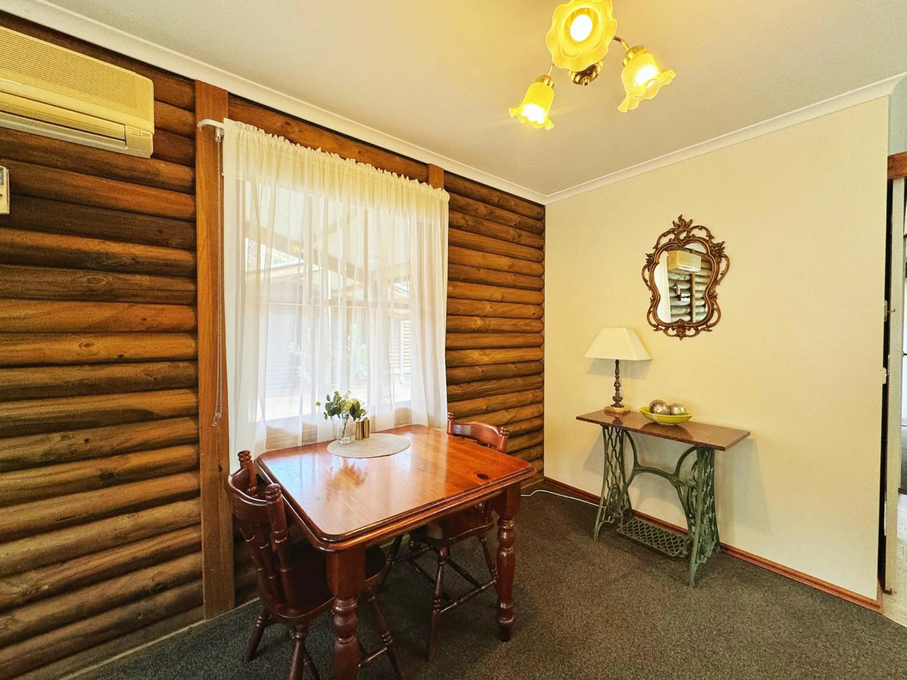 Dining area in Halls Gap Log Cabins