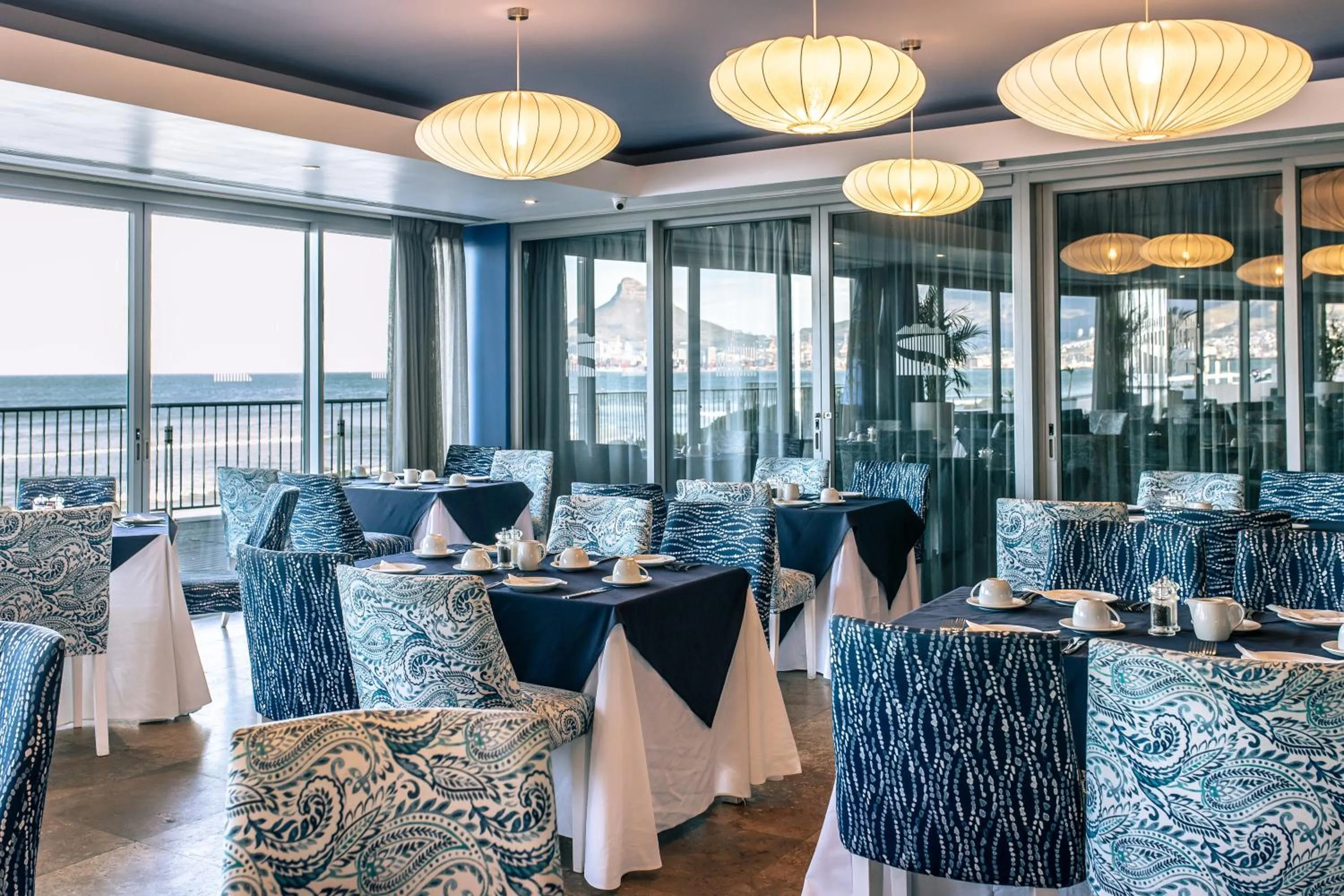 Restaurant/places to eat in Lagoon Beach Hotel & Spa