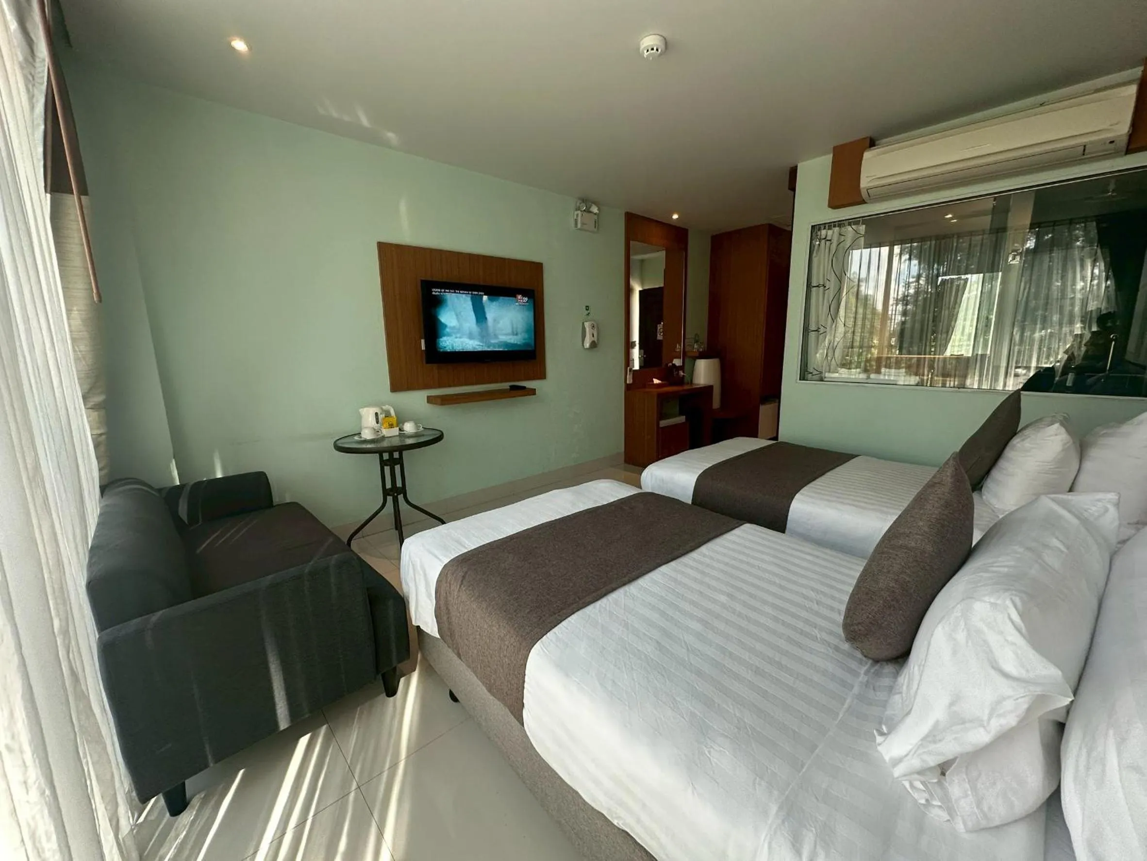 Seating area, Bed in A Hotel Simply