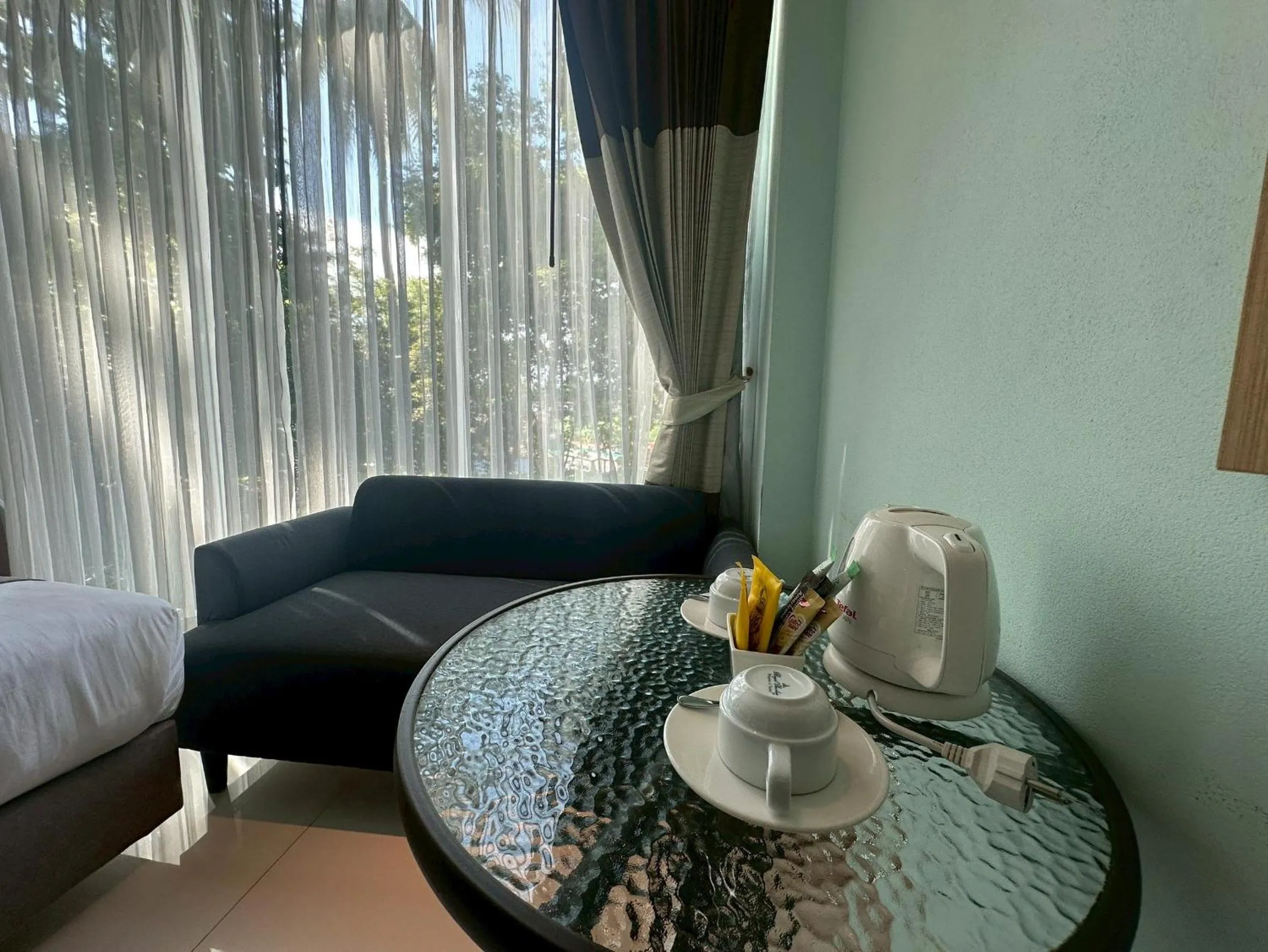 Seating area, Bed in A Hotel Simply