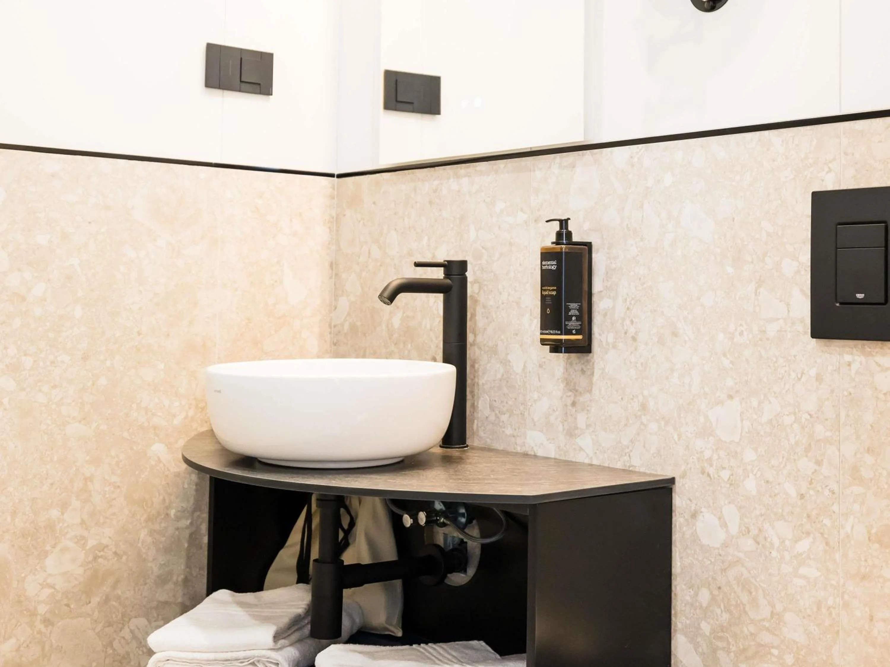 Bedroom in Mercure Bucharest Cantemir