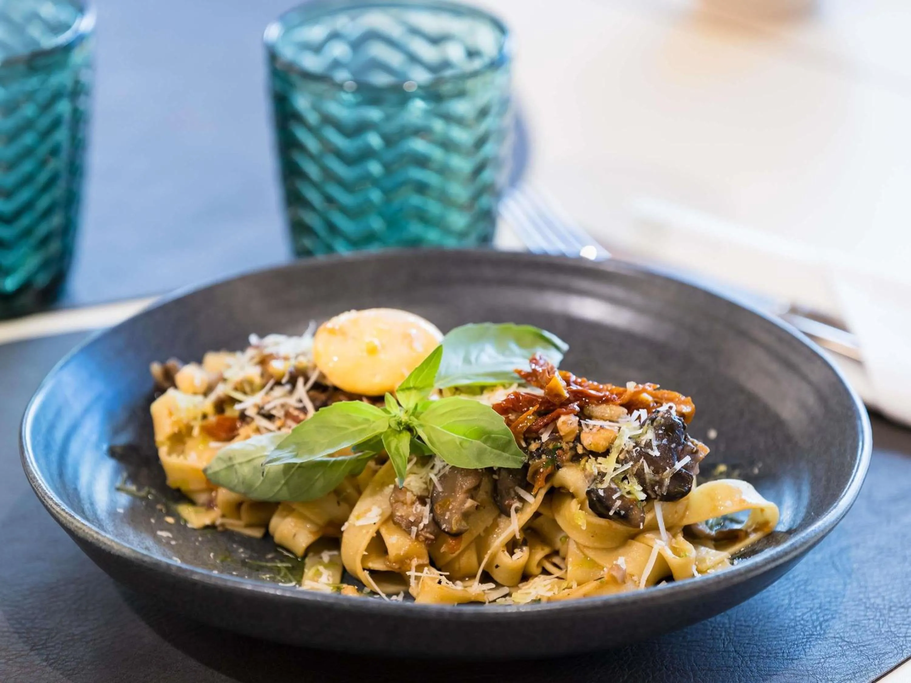 Restaurant/places to eat in Mercure Bucharest Cantemir