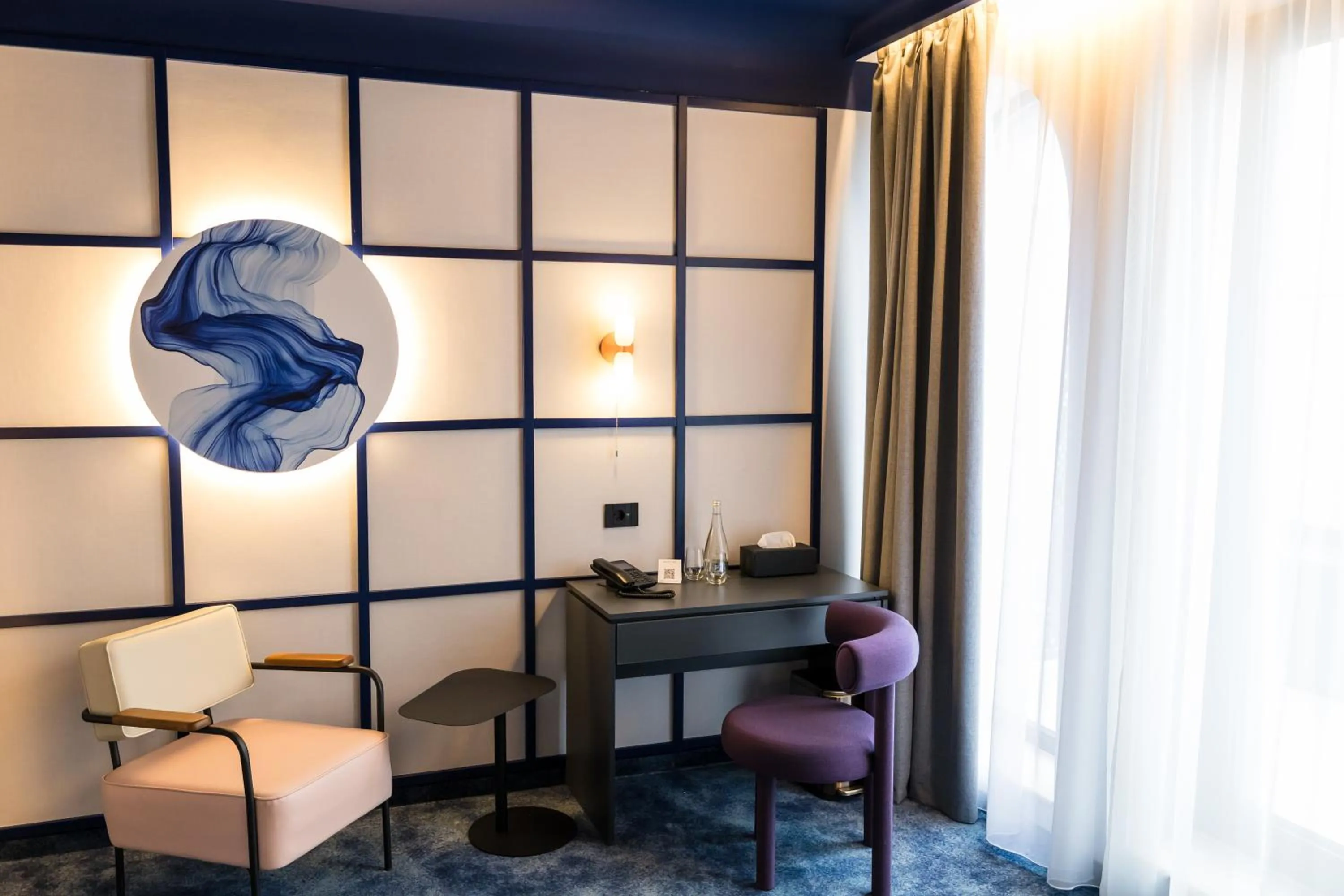 Seating area in Mercure Bucharest Cantemir