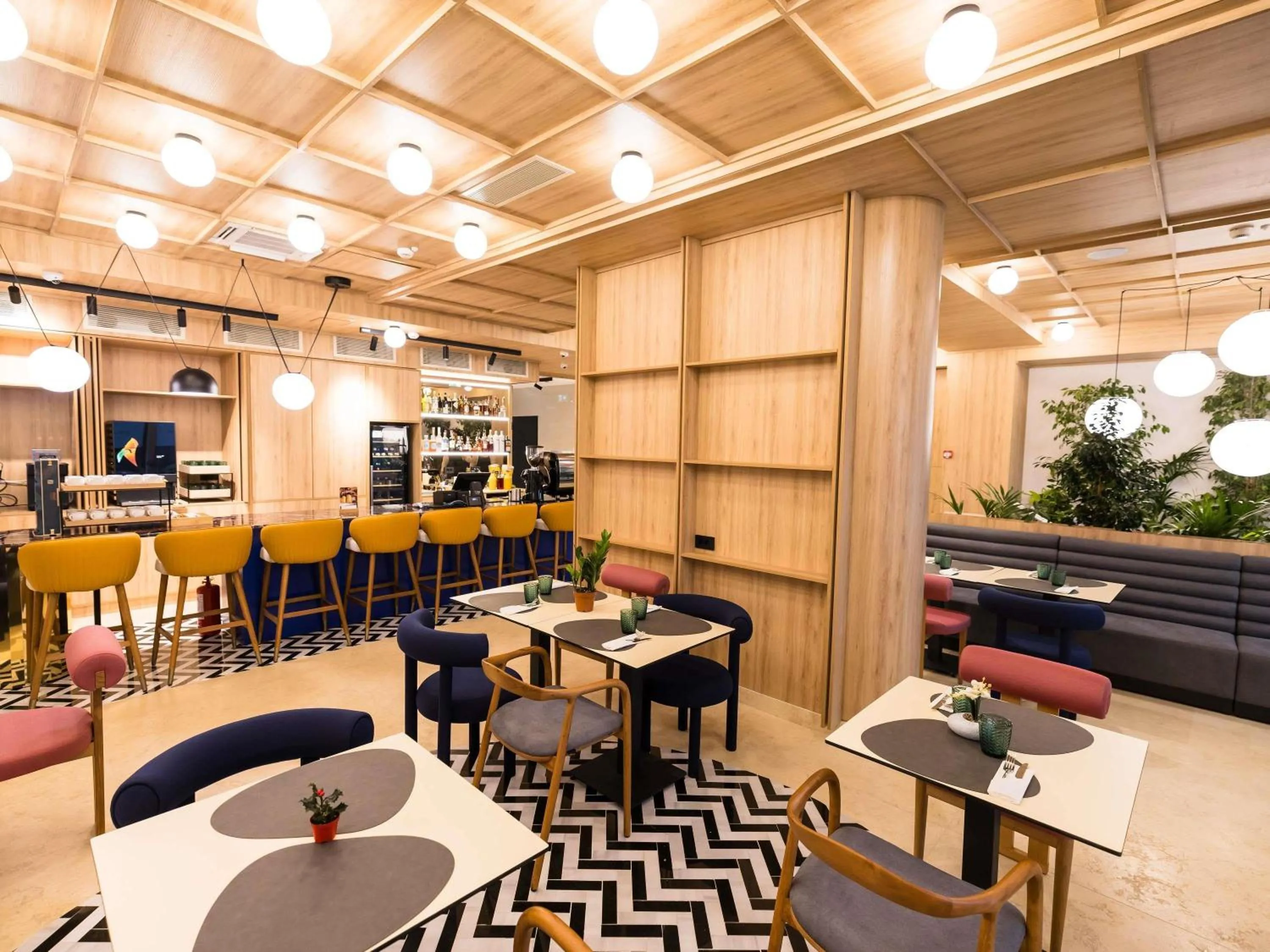 Restaurant/places to eat in Mercure Bucharest Cantemir