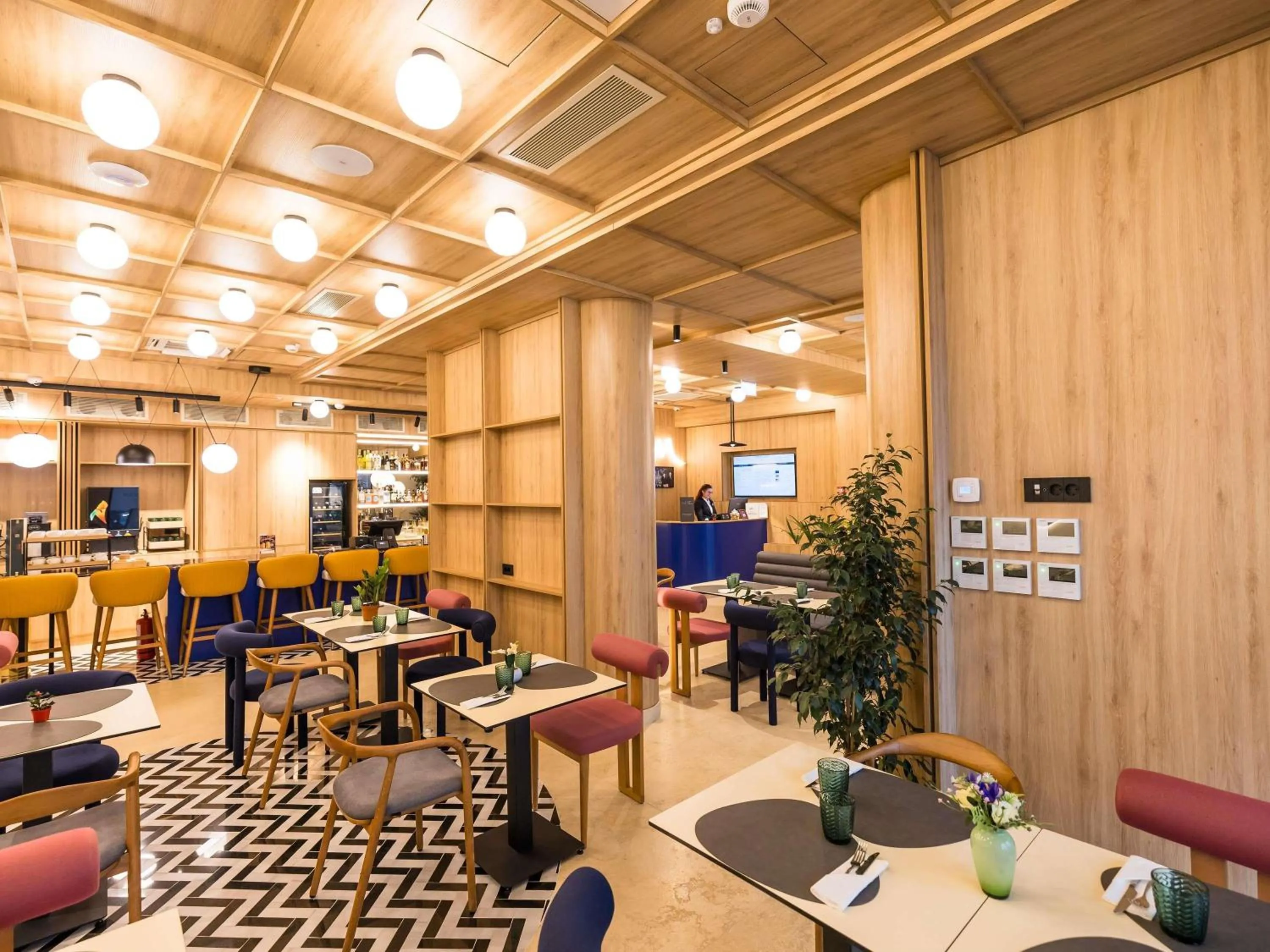 Restaurant/places to eat in Mercure Bucharest Cantemir