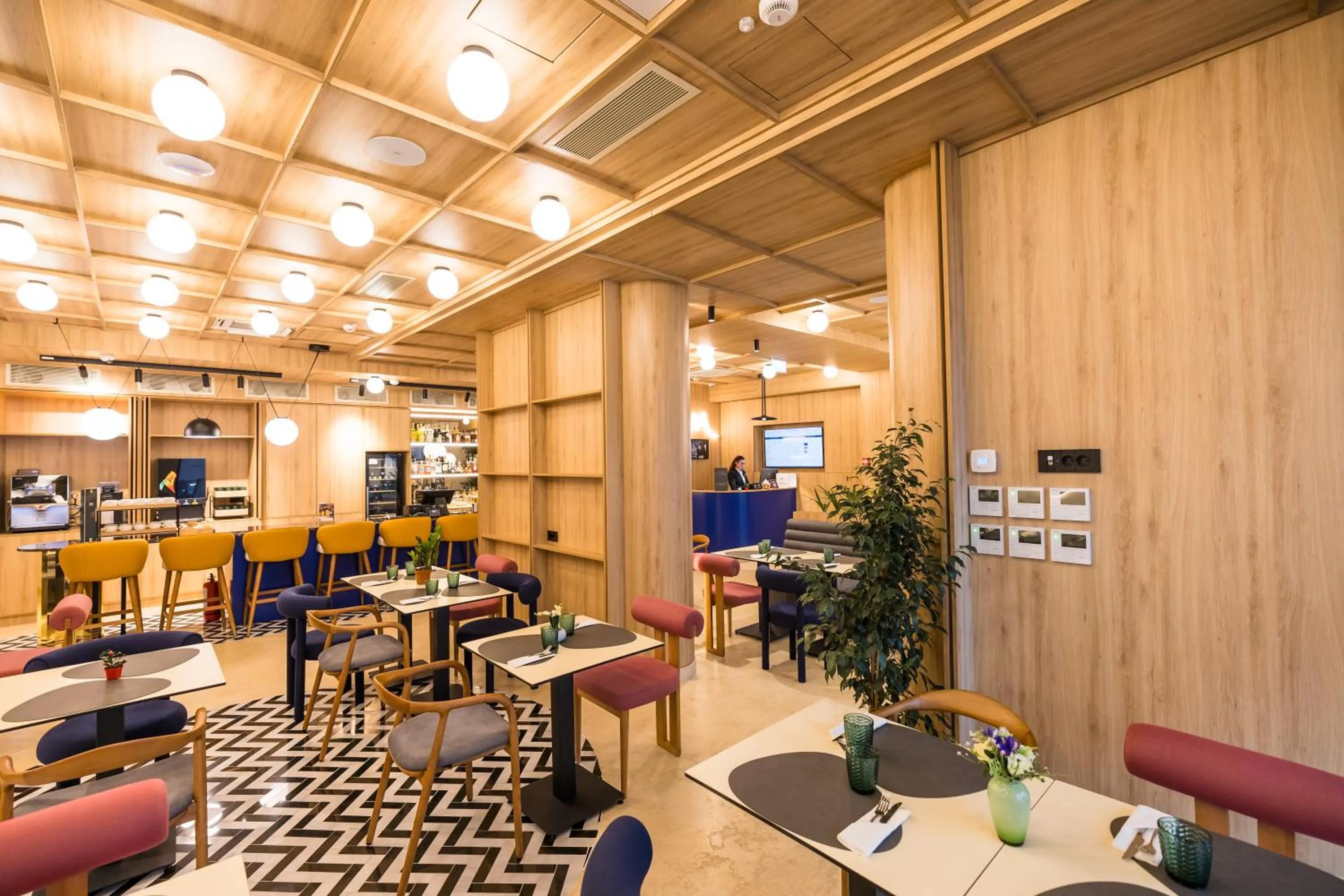 Restaurant/places to eat in Mercure Bucharest Cantemir