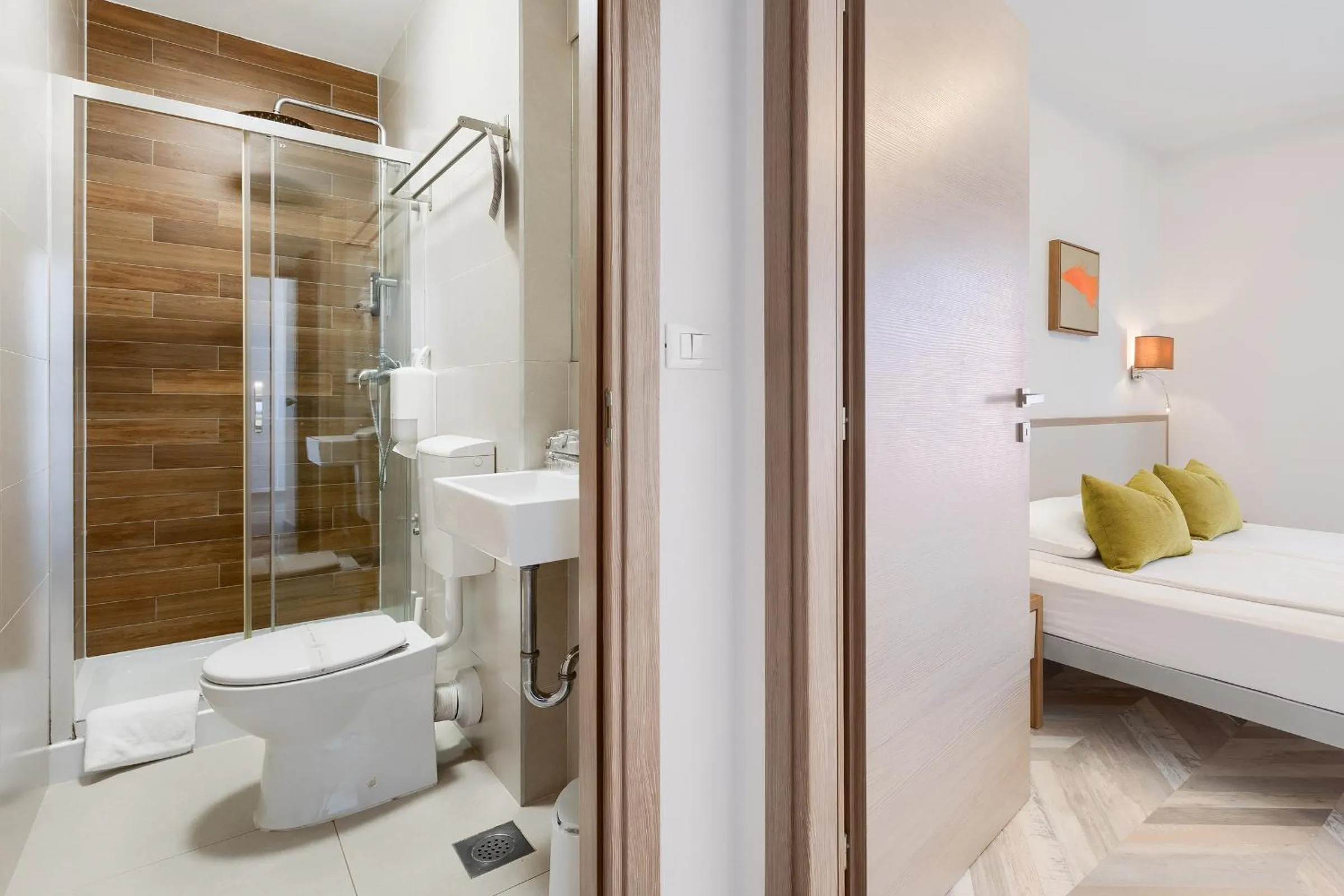 Bed in Pula City Center Accommodation - Breakfast included