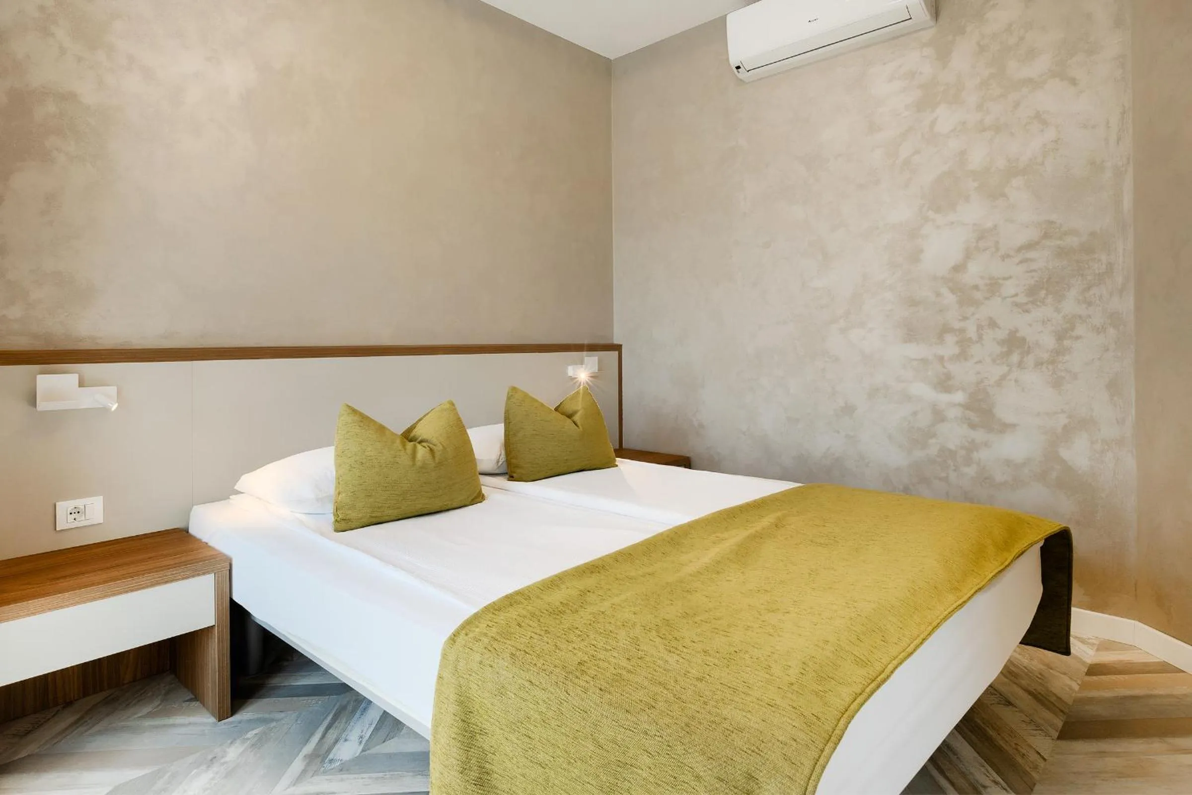 Bed in Pula City Center Accommodation - Breakfast included