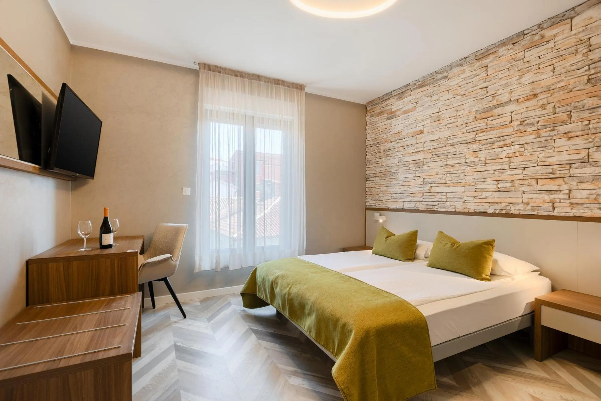 Bed in Pula City Center Accommodation - Breakfast included