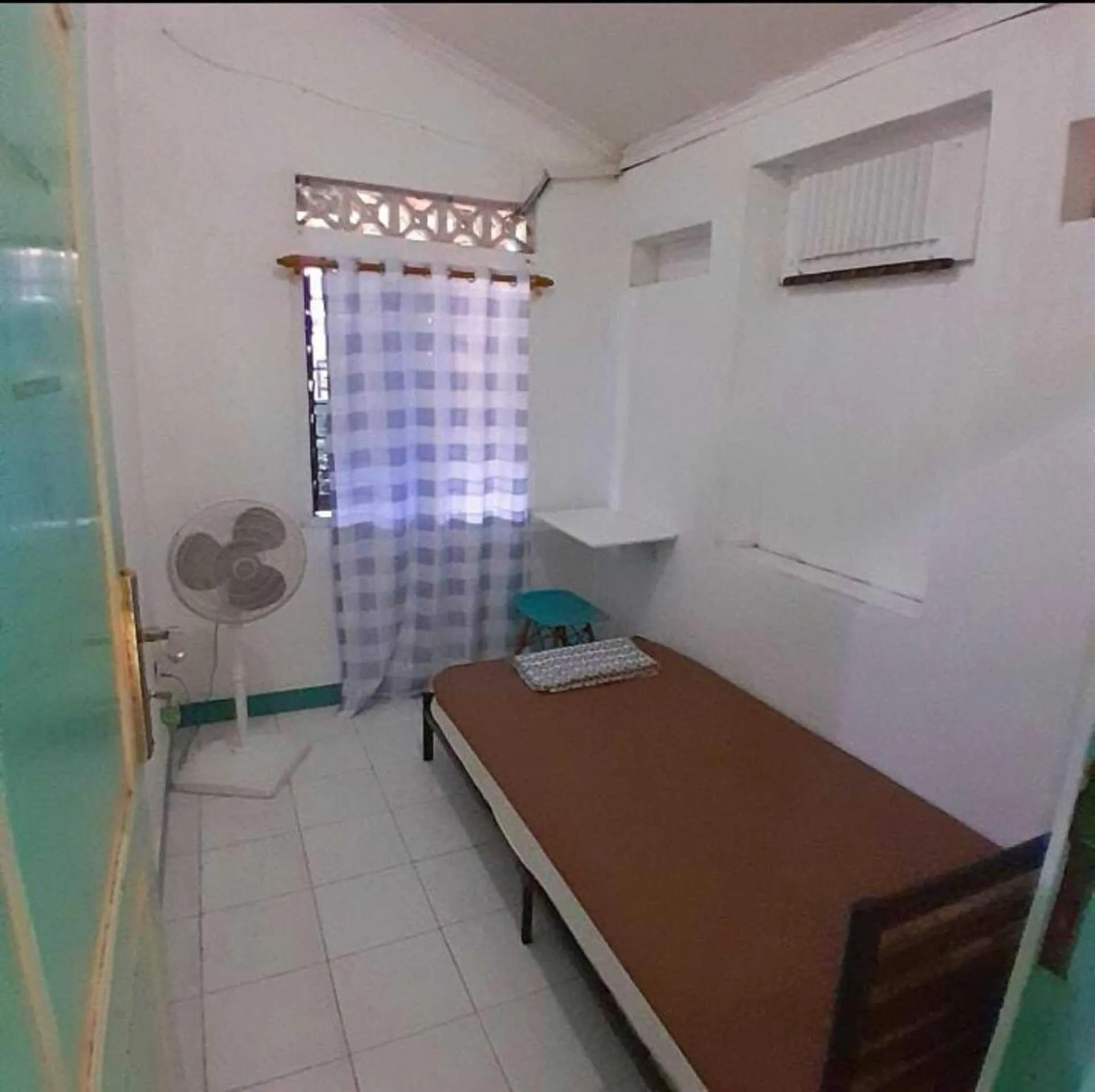 Bed in Laura's Backpacker 523