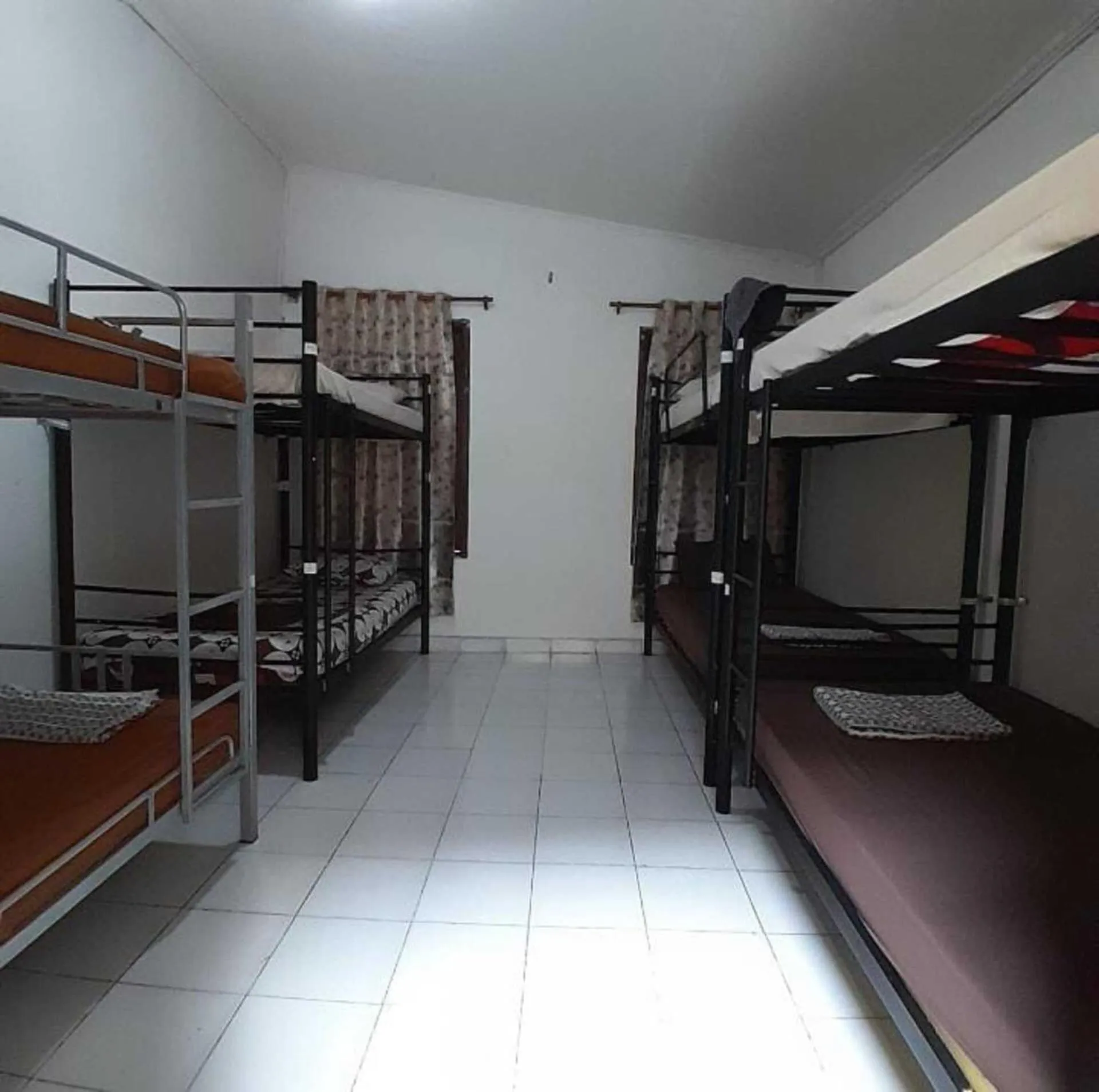 Bed in Laura's Backpacker 523