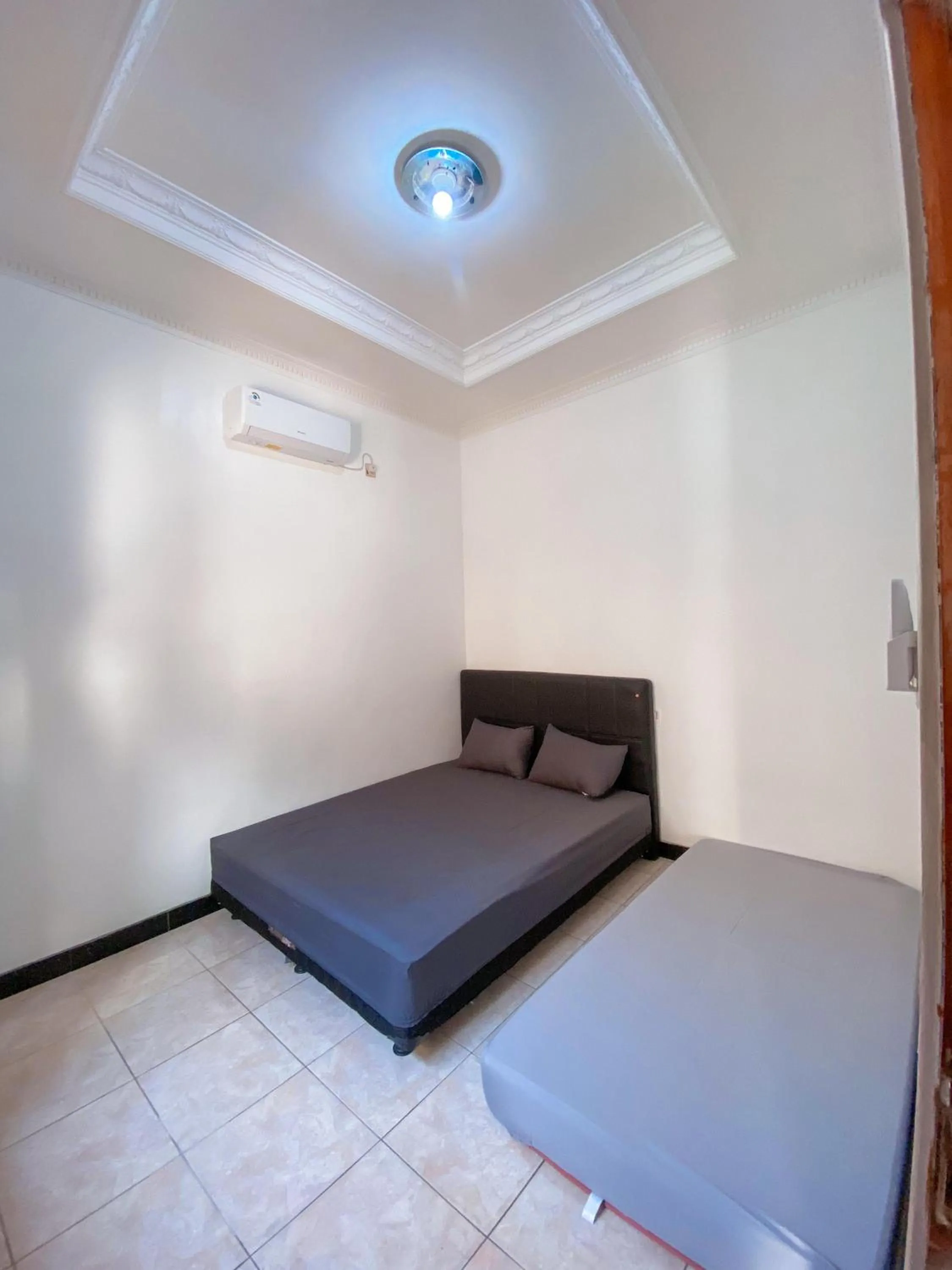 Bed in Laura's Backpacker 523