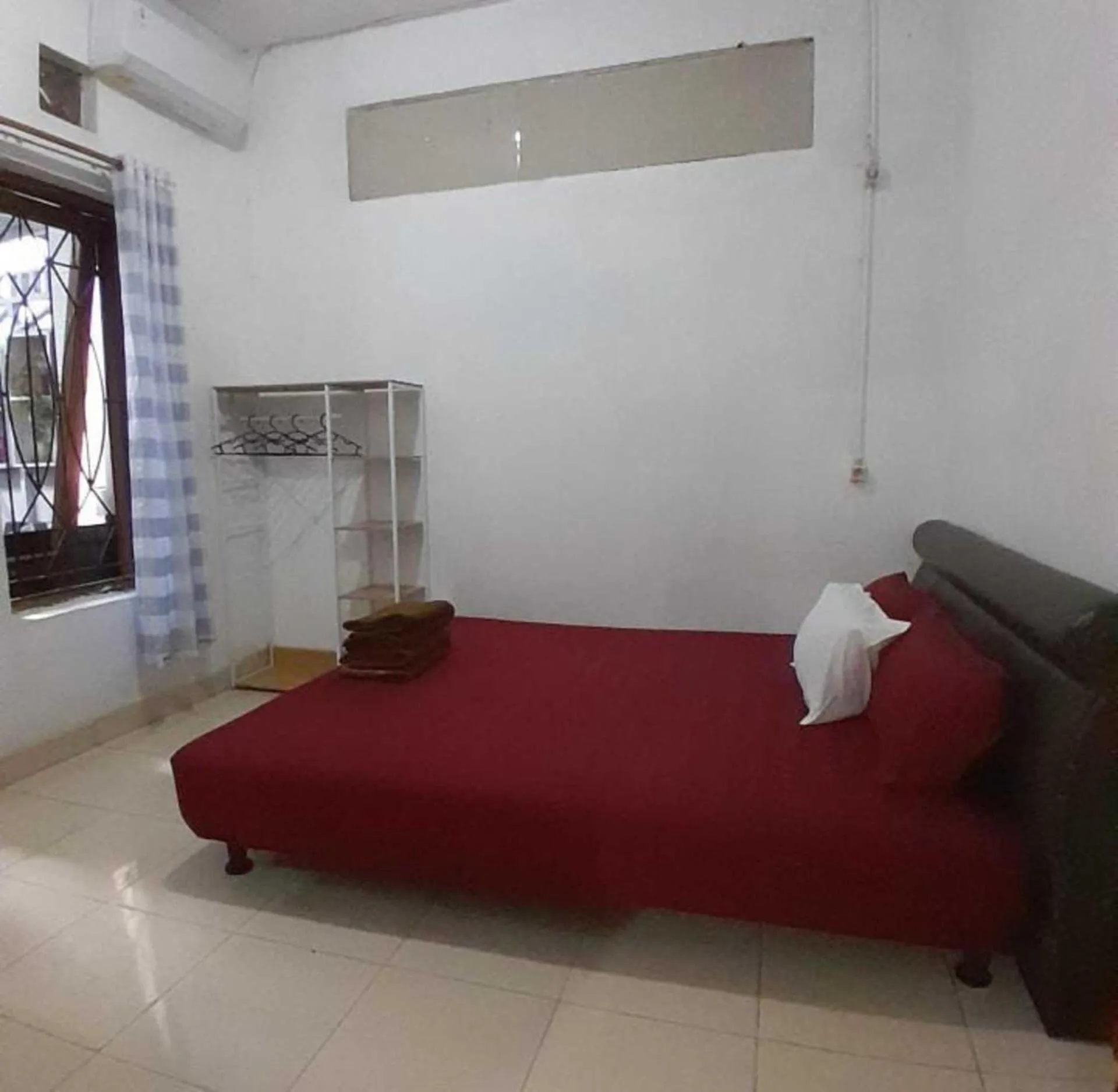 Bed in Laura's Backpacker 523