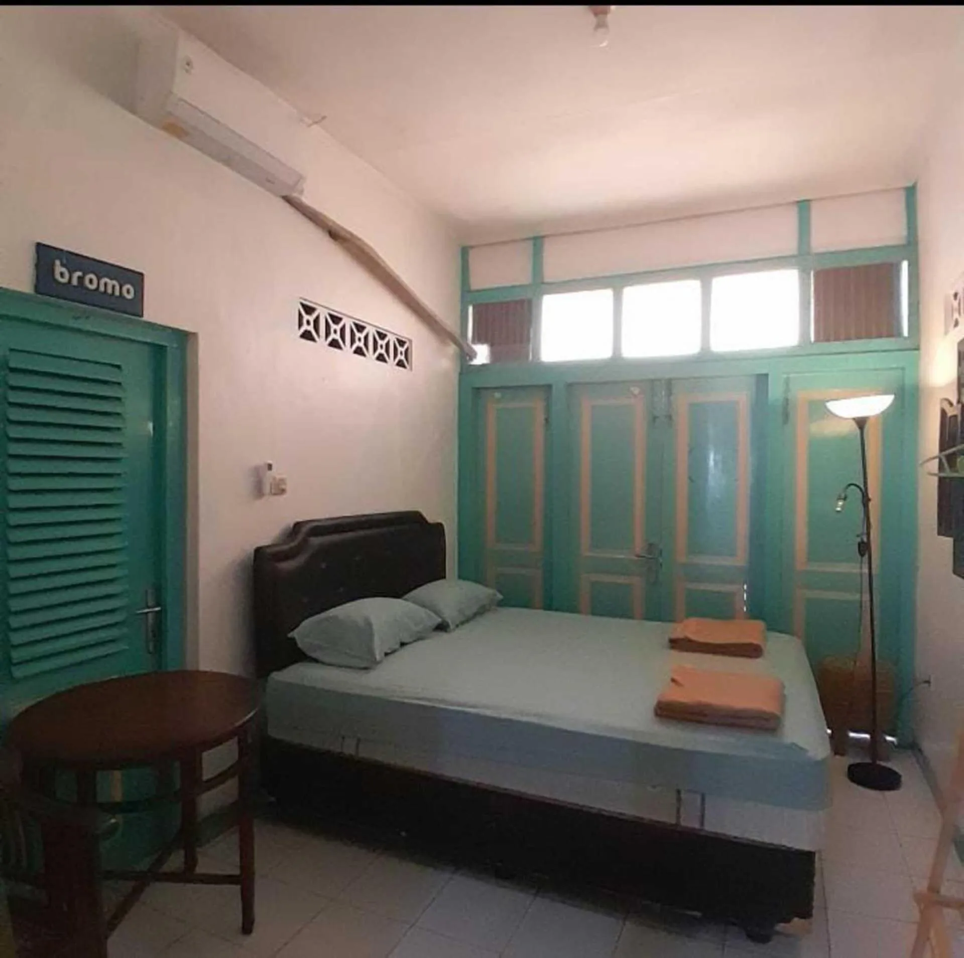 Bed in Laura's Backpacker 523