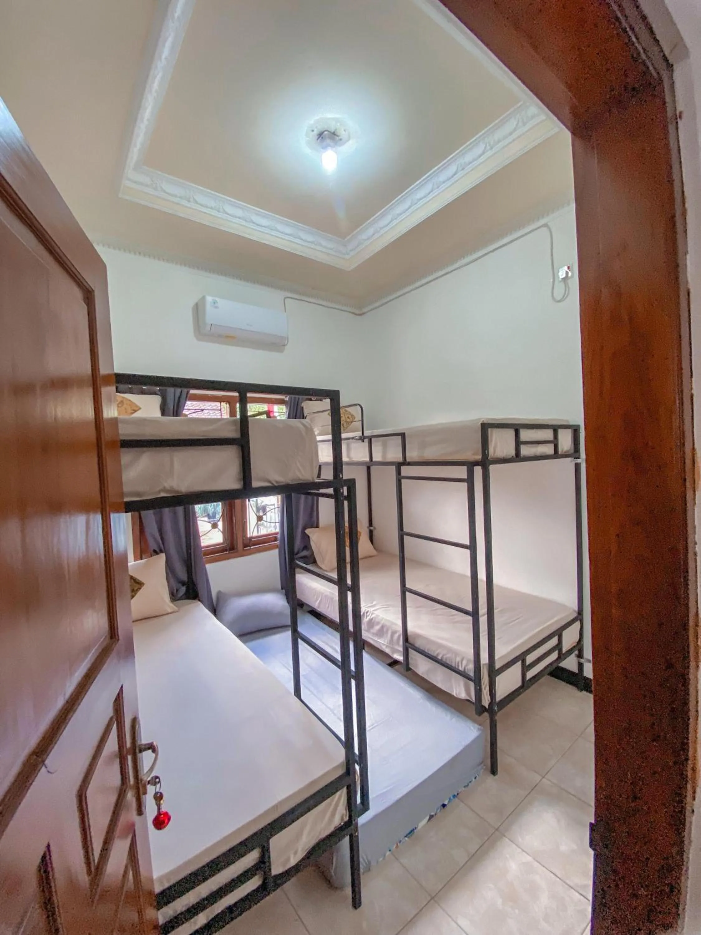 Bed in Laura's Backpacker 523