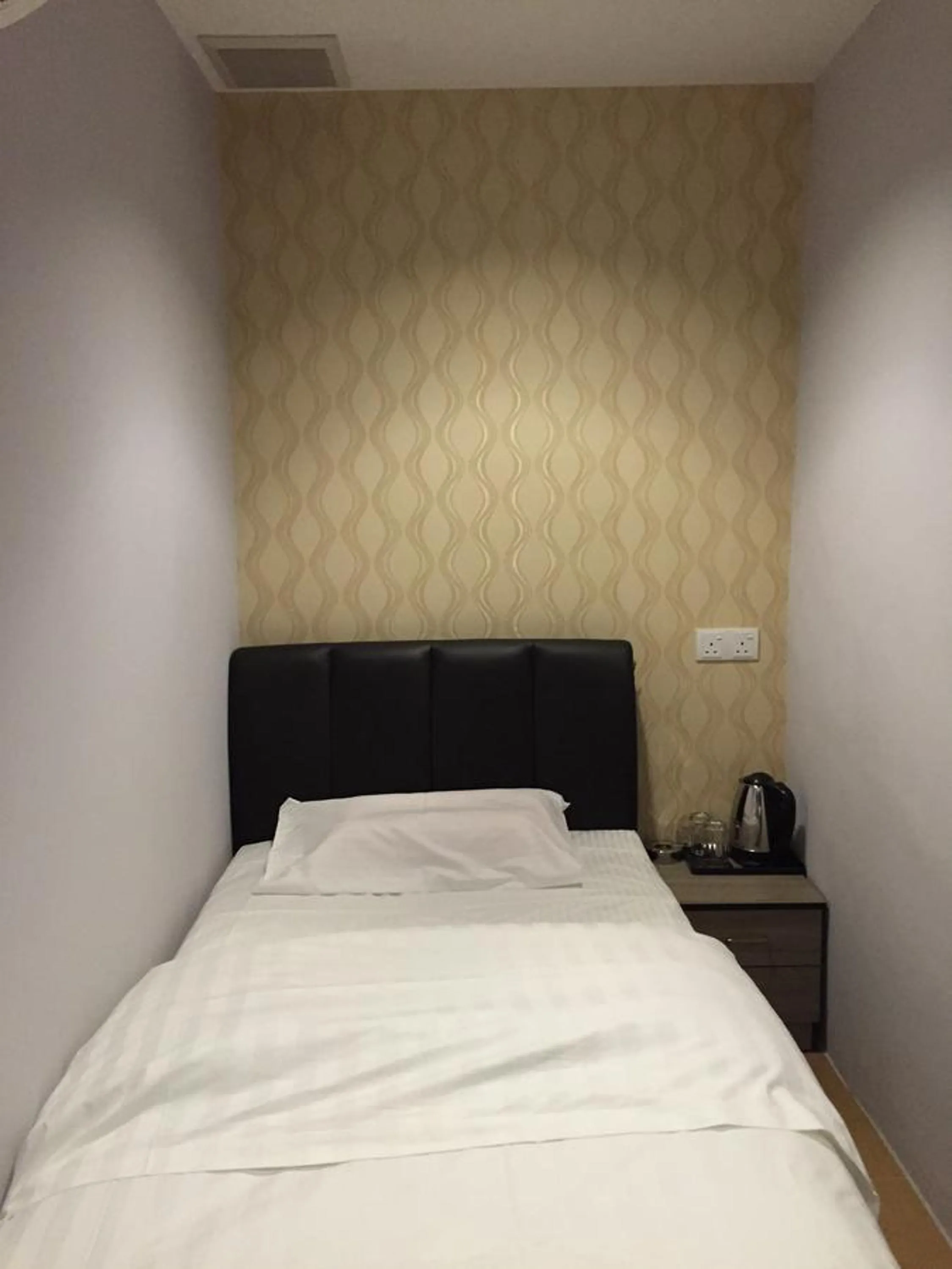 Bed in Tas Sakura Budget Hotel