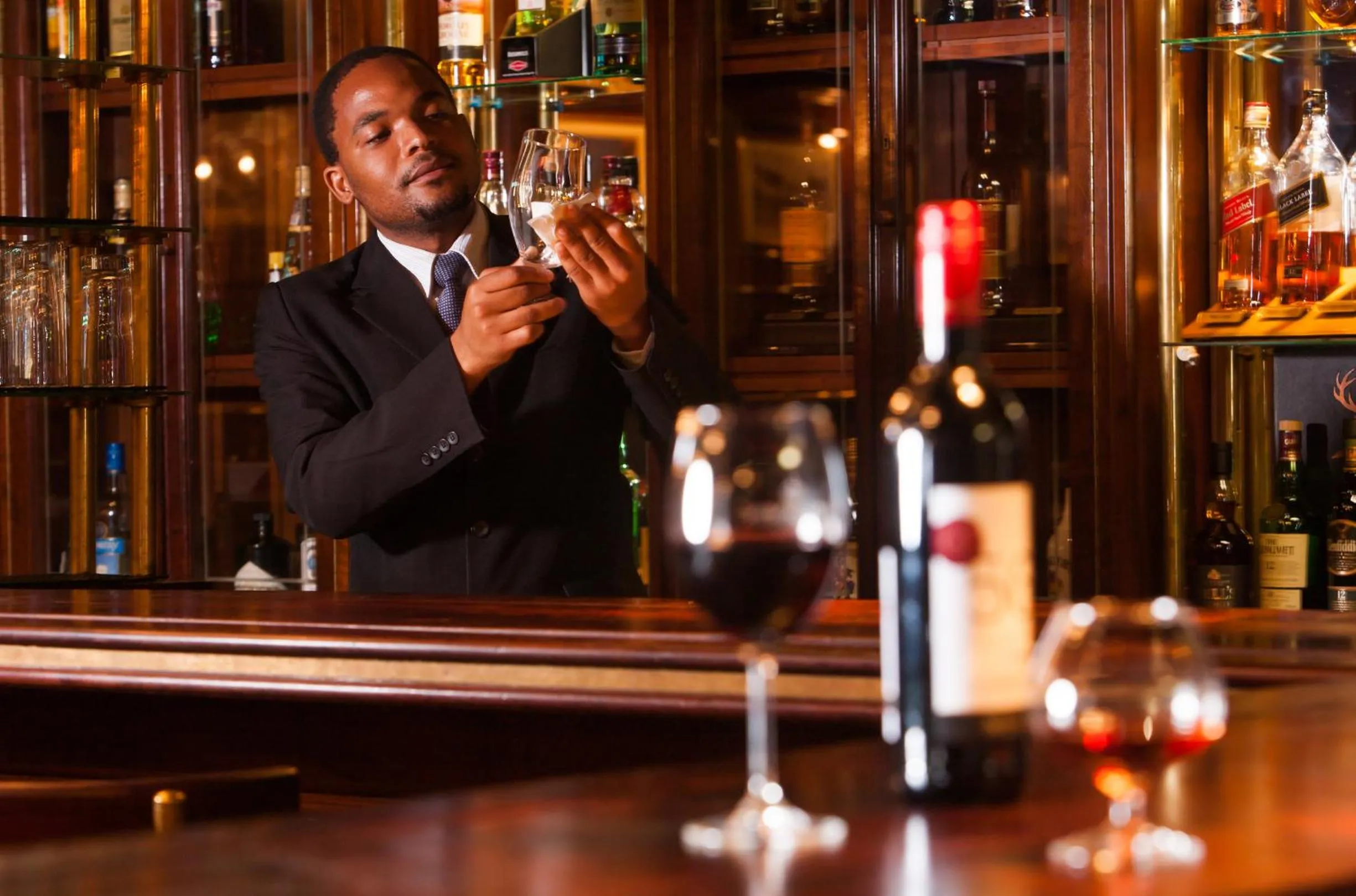 Lounge or bar in The Royal Hotel by Coastlands Hotels & Resorts