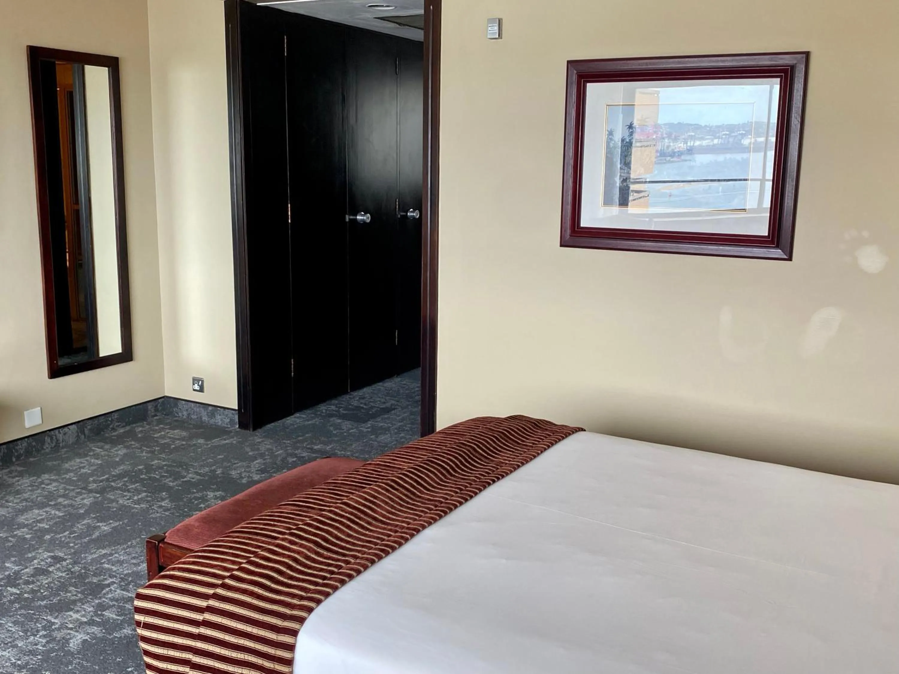 Bed in The Royal Hotel by Coastlands Hotels & Resorts