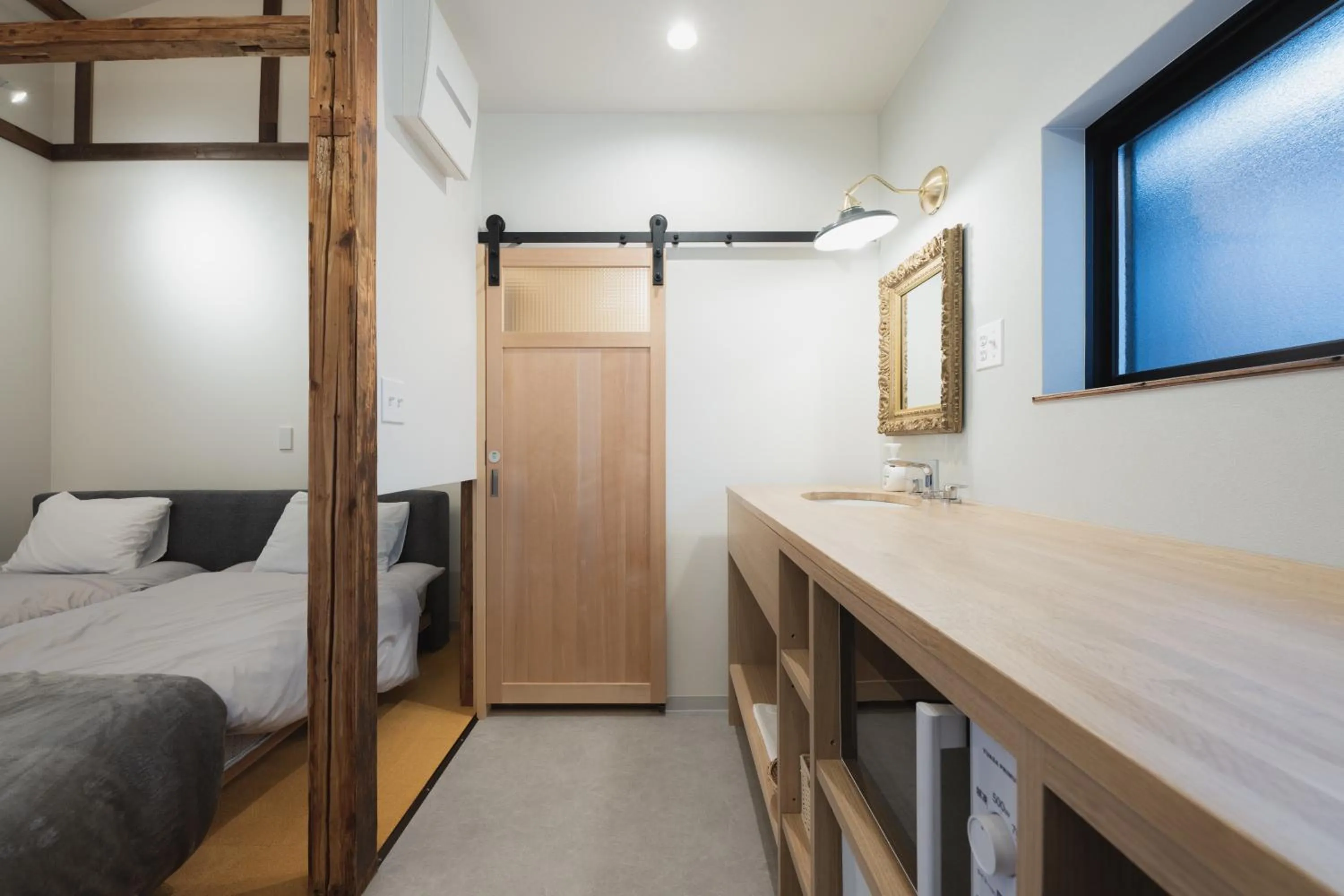 Photo of the whole room, Bed in Traditional Apartment Takamatsu Guesthouse