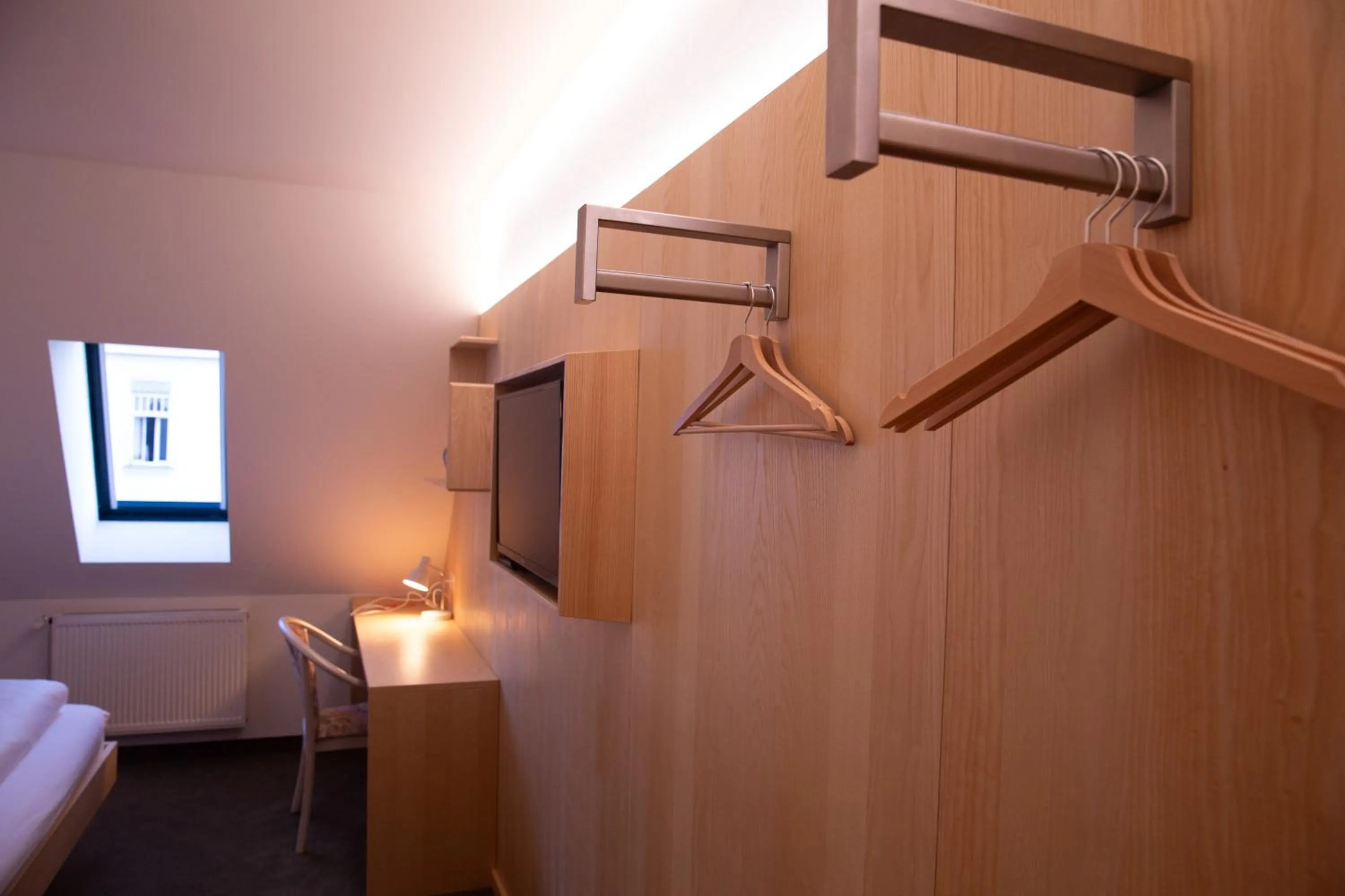 Seating area, Bed in Hotel de Saxe Leipzig