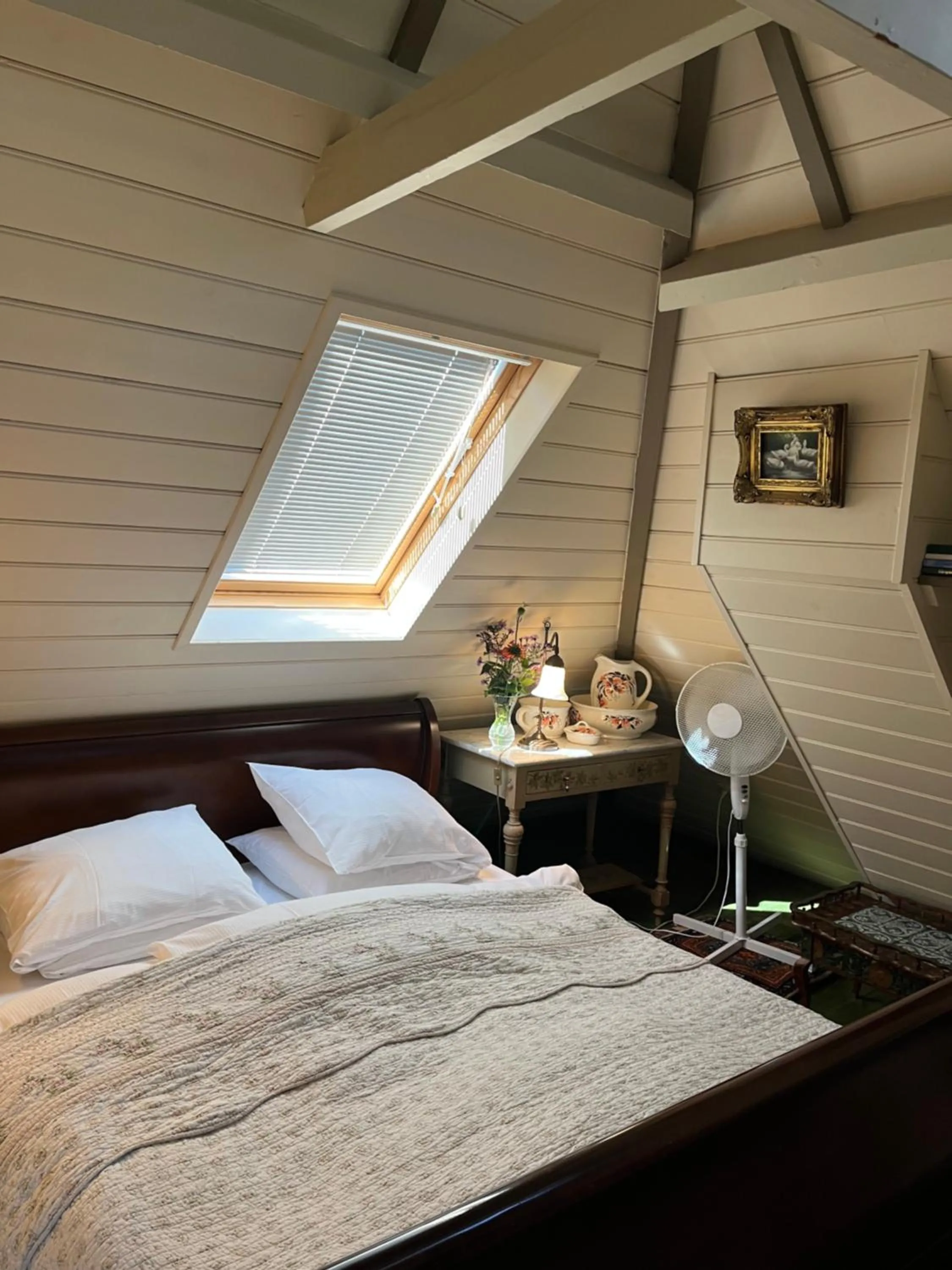 Bed in Deventer Heritage en Boutique B&B, museumhuis "De Worp", het huis met de theekoepel, logeren in authentiek historisch erfgoed