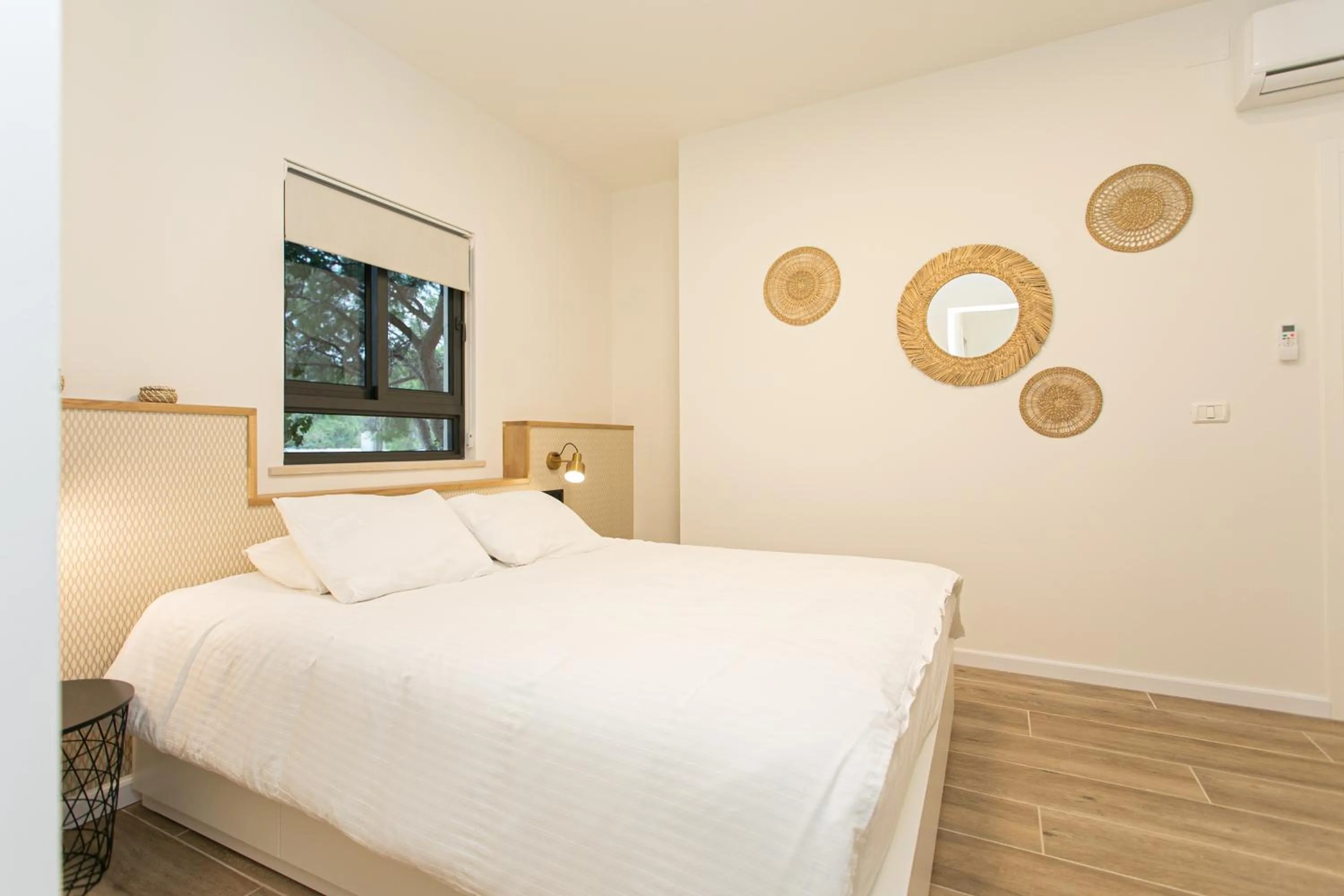 Bedroom, Bed in Carmel Boutique Apartments