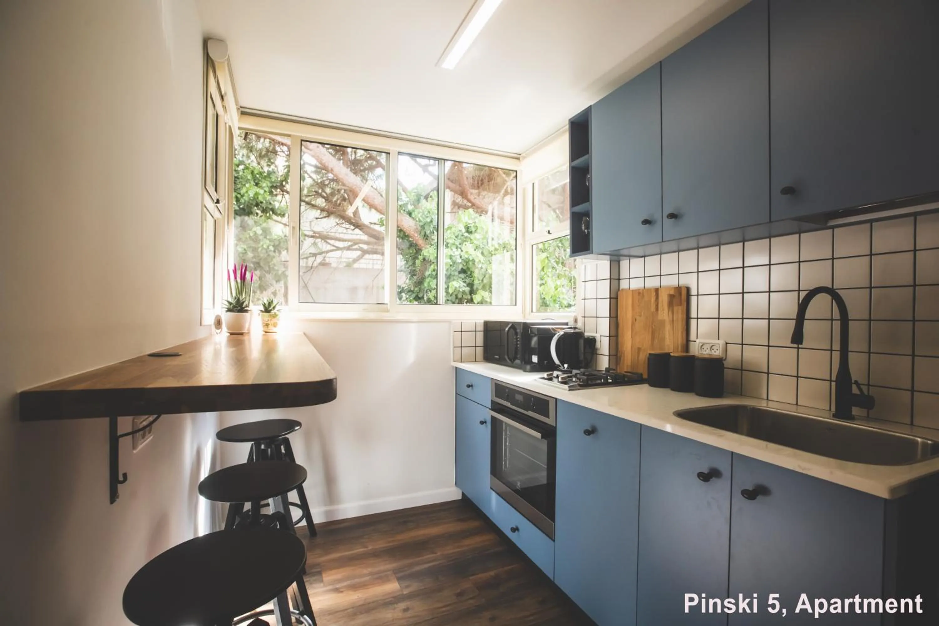 Kitchen or kitchenette in Carmel Boutique Apartments