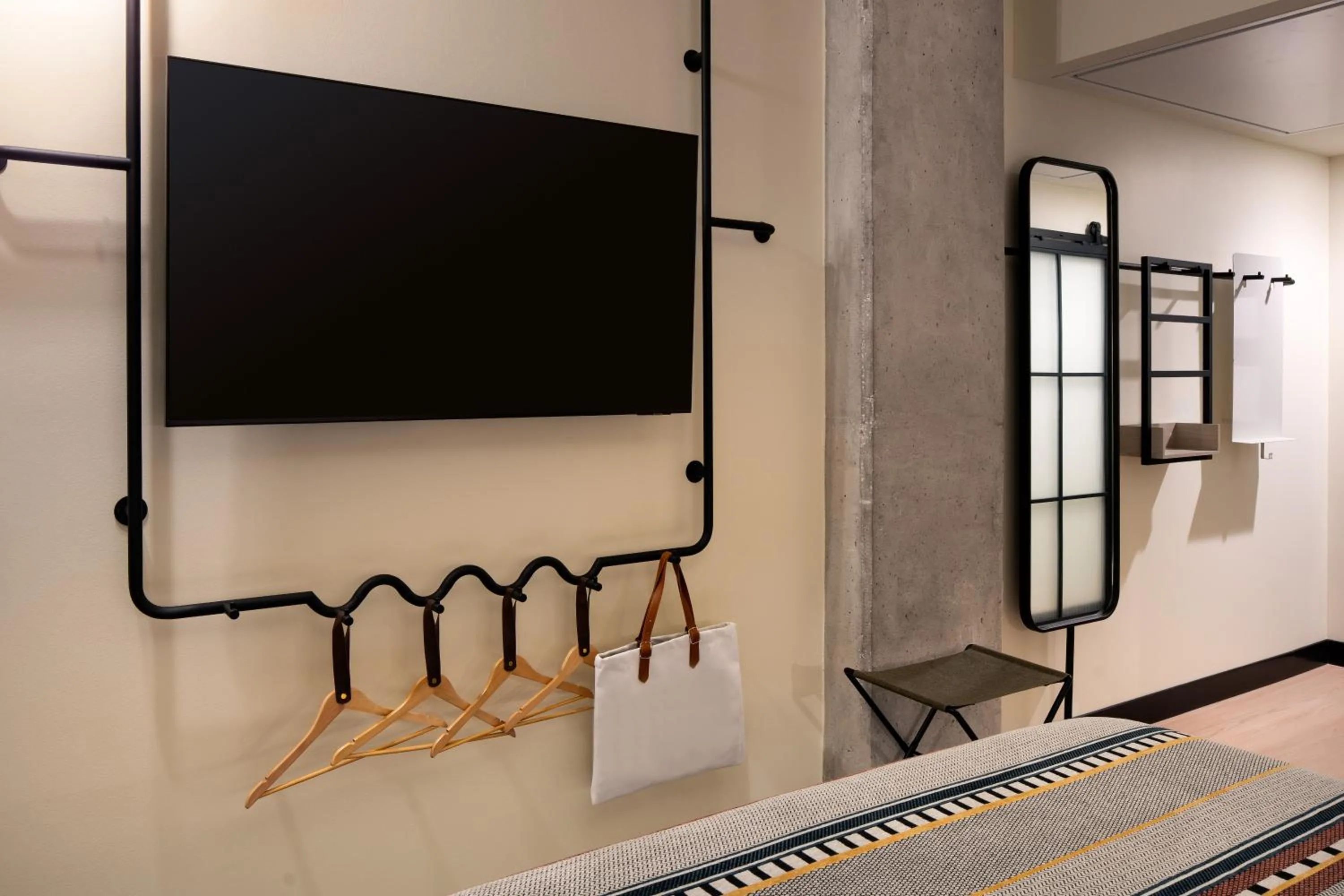 Corner Queen Room in Moxy Atlanta Downtown