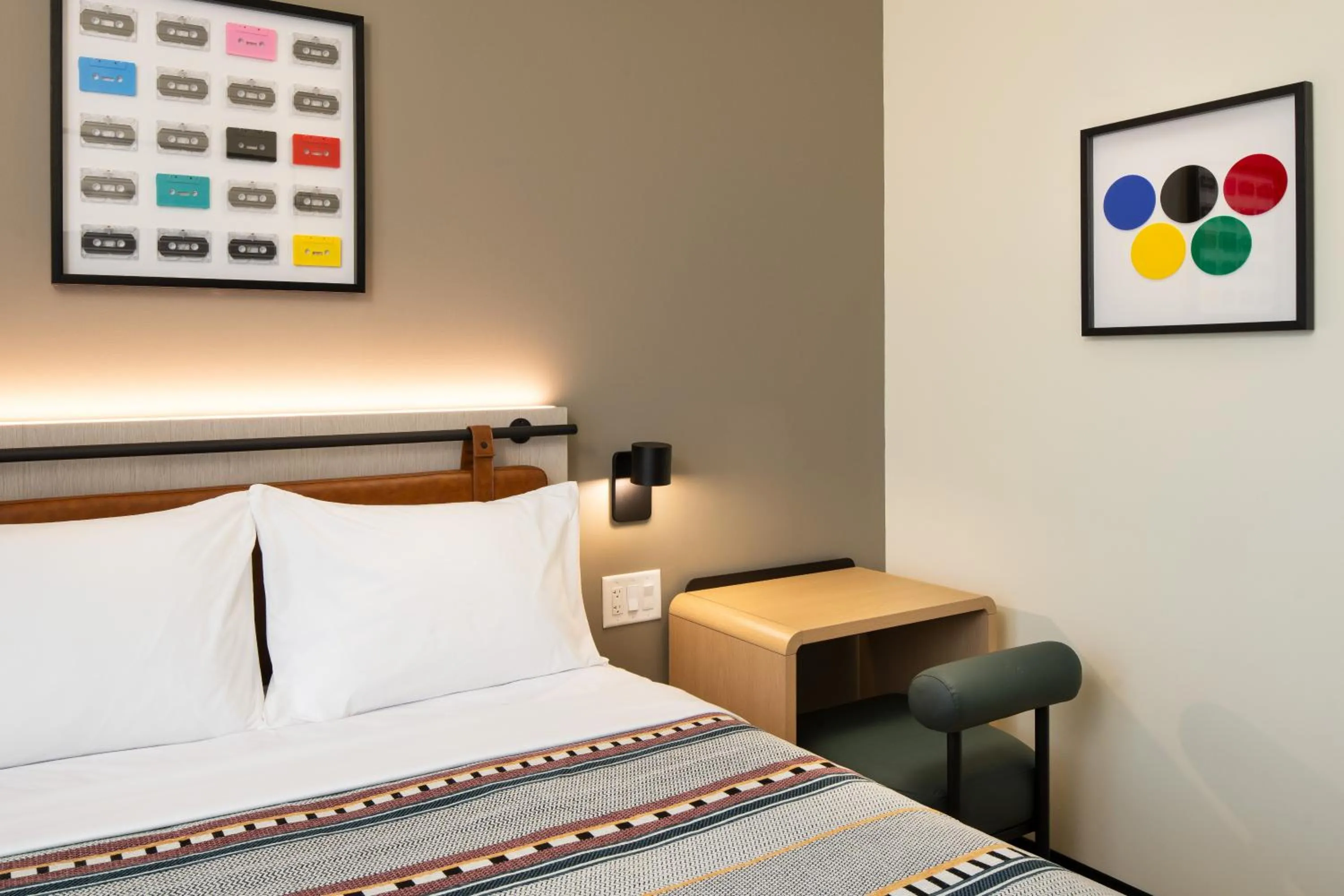 Standard Queen Room in Moxy Atlanta Downtown