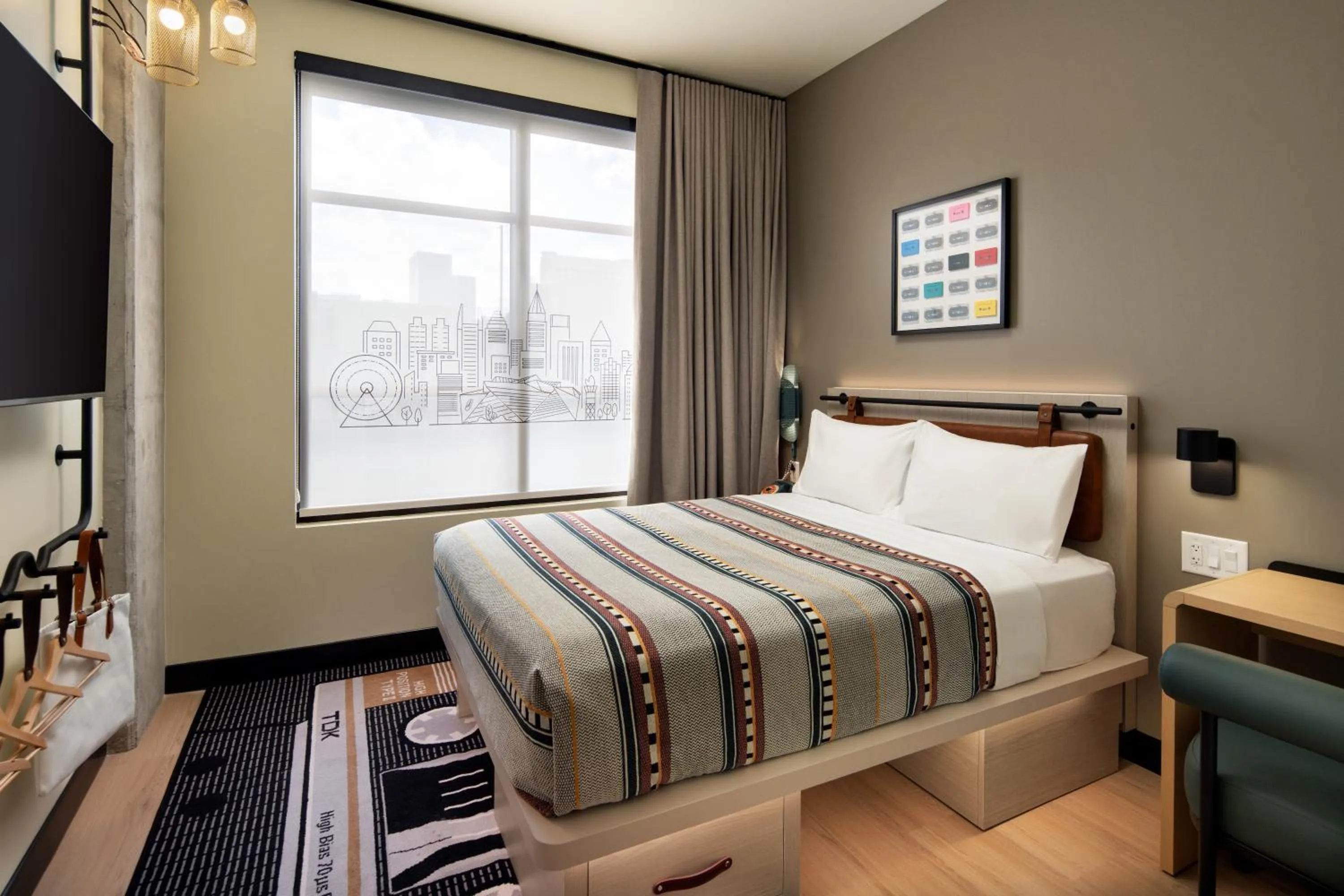 Standard Queen Room in Moxy Atlanta Downtown