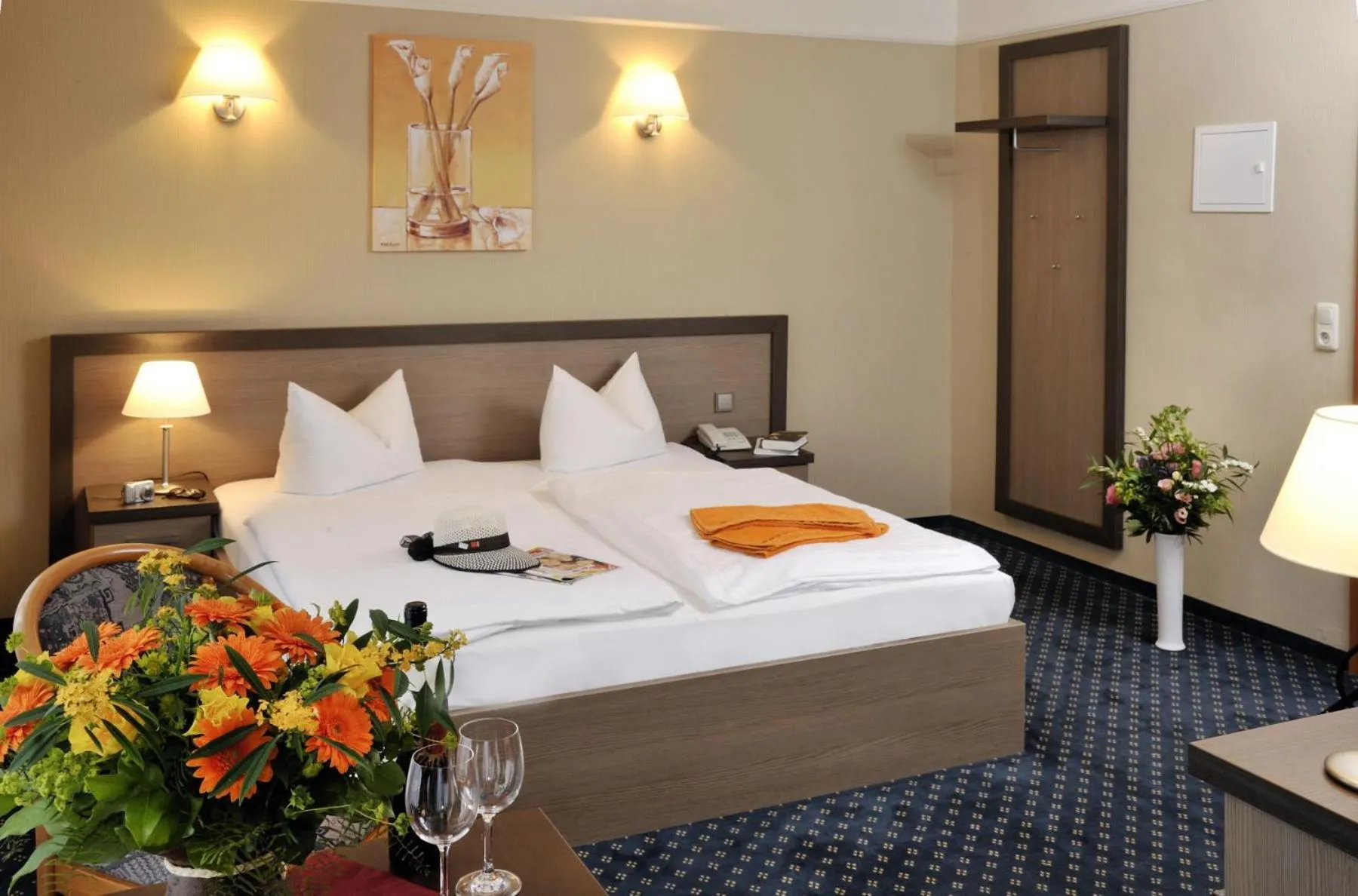 Photo of the whole room, Bed in Strandhotel Nordischer Hof