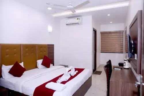 Double Room with Private Bathroom - single occupancy in Hotel MM Palace Vairo Cafe Rooftop View Taj Mahal Double Room with Private Bathroom - single occupancy in Hotel MM Palace Vairo Cafe Rooftop View Taj Mahal